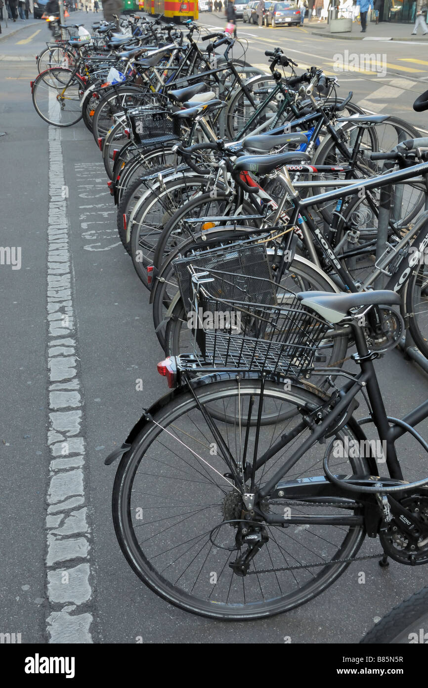 Fahrradständer in der Innenstadt von Basel, Schweiz, Europa Stockfotografie  - Alamy
