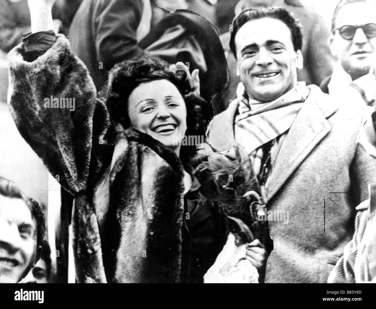 Piaf und Marcel Cerdan am Flughafen Orly, Frankreich, 7. März 1948 Stockfoto