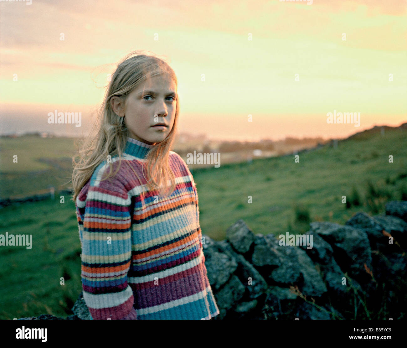 Die Farbe der Milch (International: Englischer Titel) Ikke naken (2004) Norwegen Julia Krohn Regie: Torun Lian Stockfoto