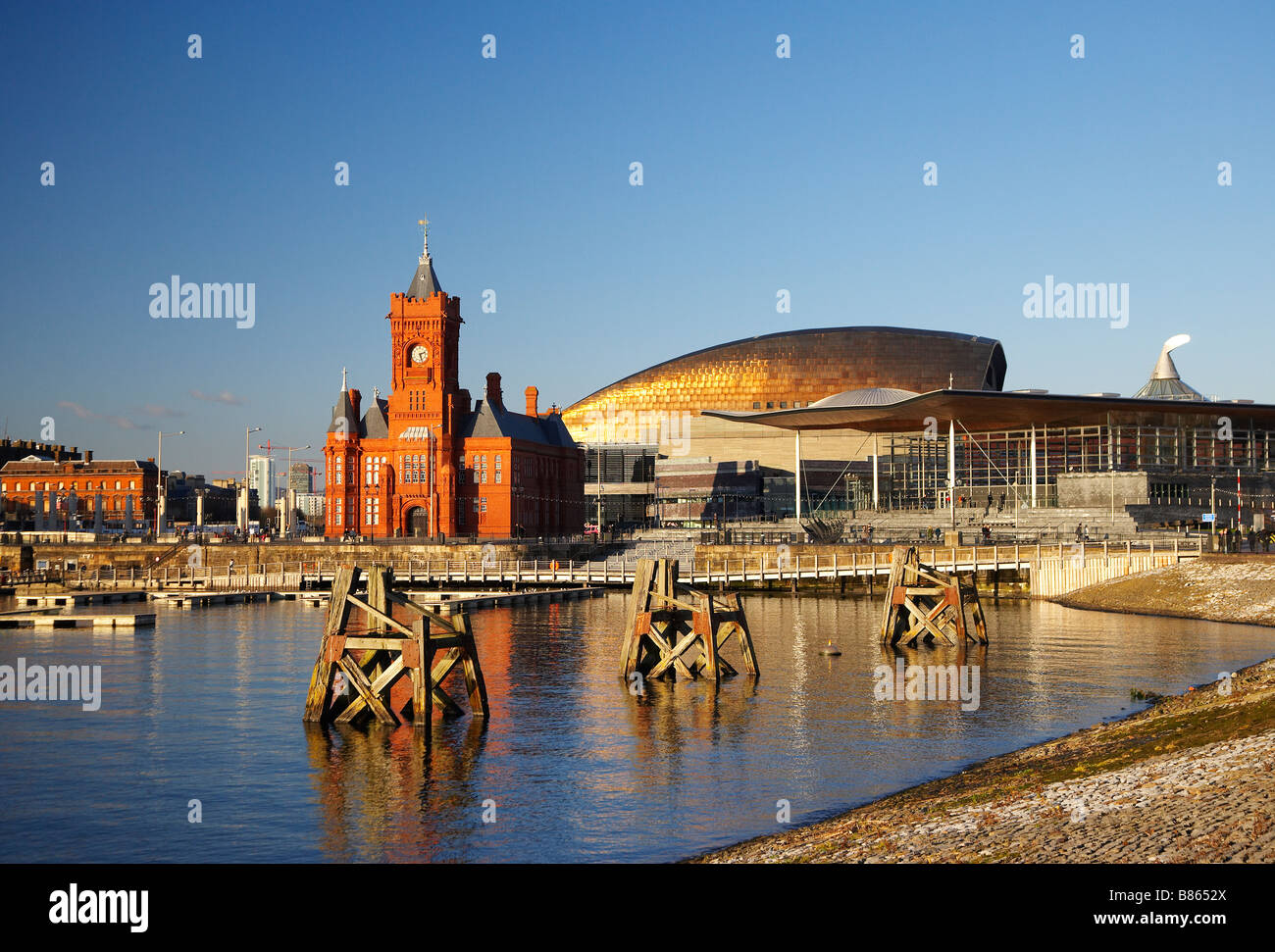 Welsh Assembly Building der Senedd Zentrum das Pierhead Gebäude und des Jahrtausends in Cardiff Bay South Wales UK Stockfoto Welsh Assembly Building der Senedd Zentrum das Pierhead Gebäude und des Jahrtausends in Cardiff Bay South Wales UK Stockfoto