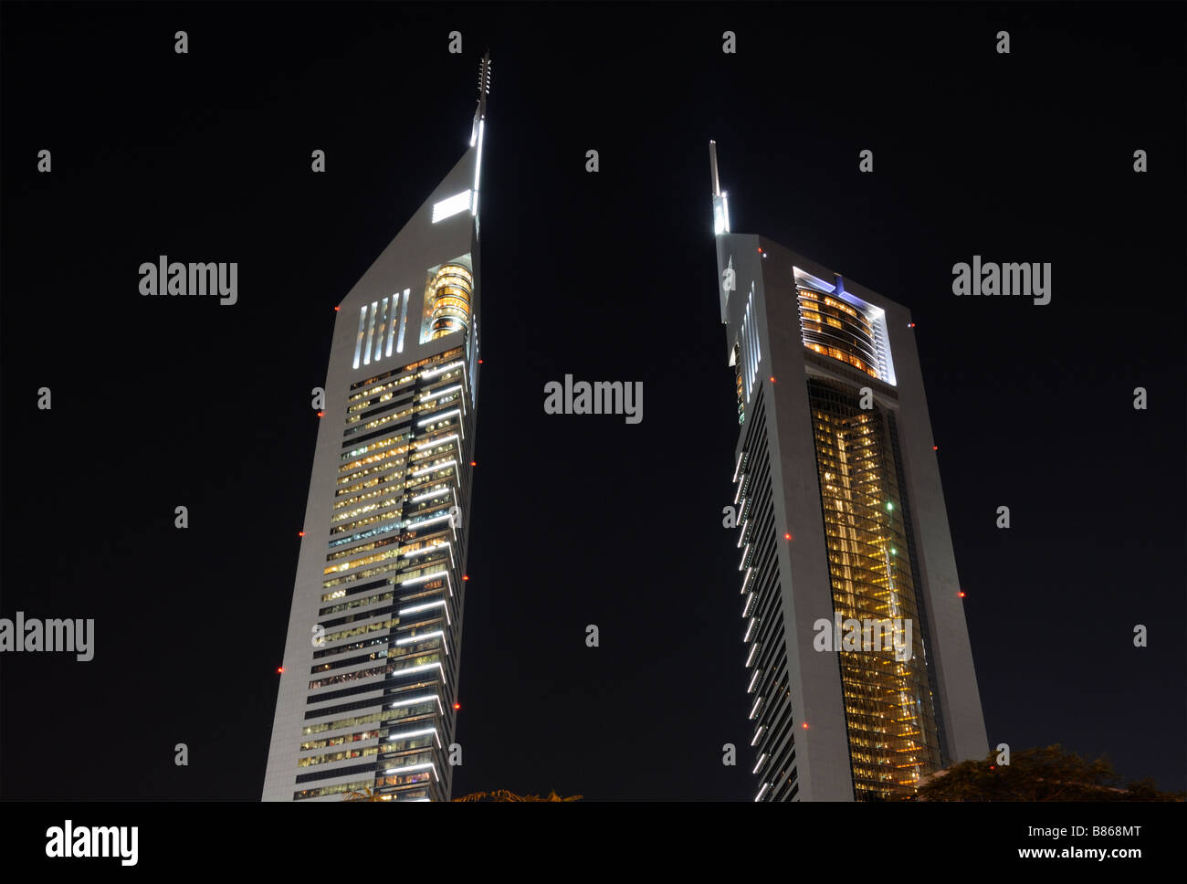 Die Emirates Towers bei Nacht, Dubai Stockfoto