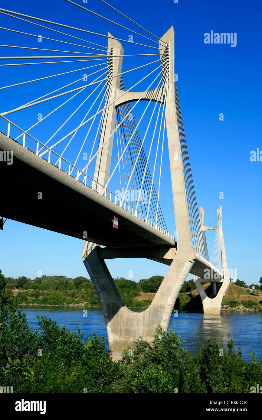 Die Tarascon-Beaucaire Suspension Bridge (2000) in Tarascon in Frankreich Stockfoto