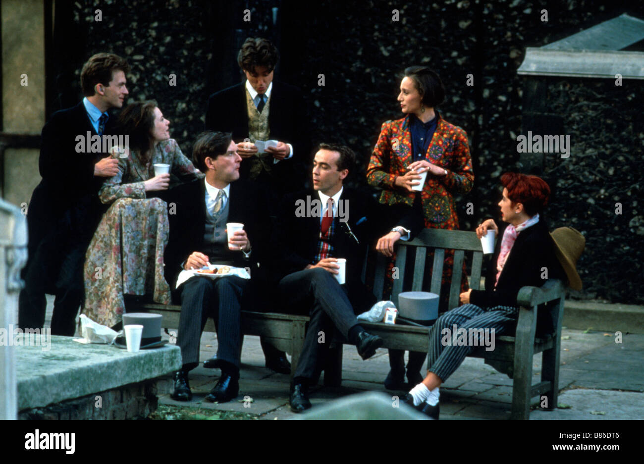 Vier Hochzeiten und ein Todesfall Großbritannien Jahr: 1994 Regie: Mike Newell Hugh Grant, Kristin Scott Thomas, Charlotte Coleman Stockfoto