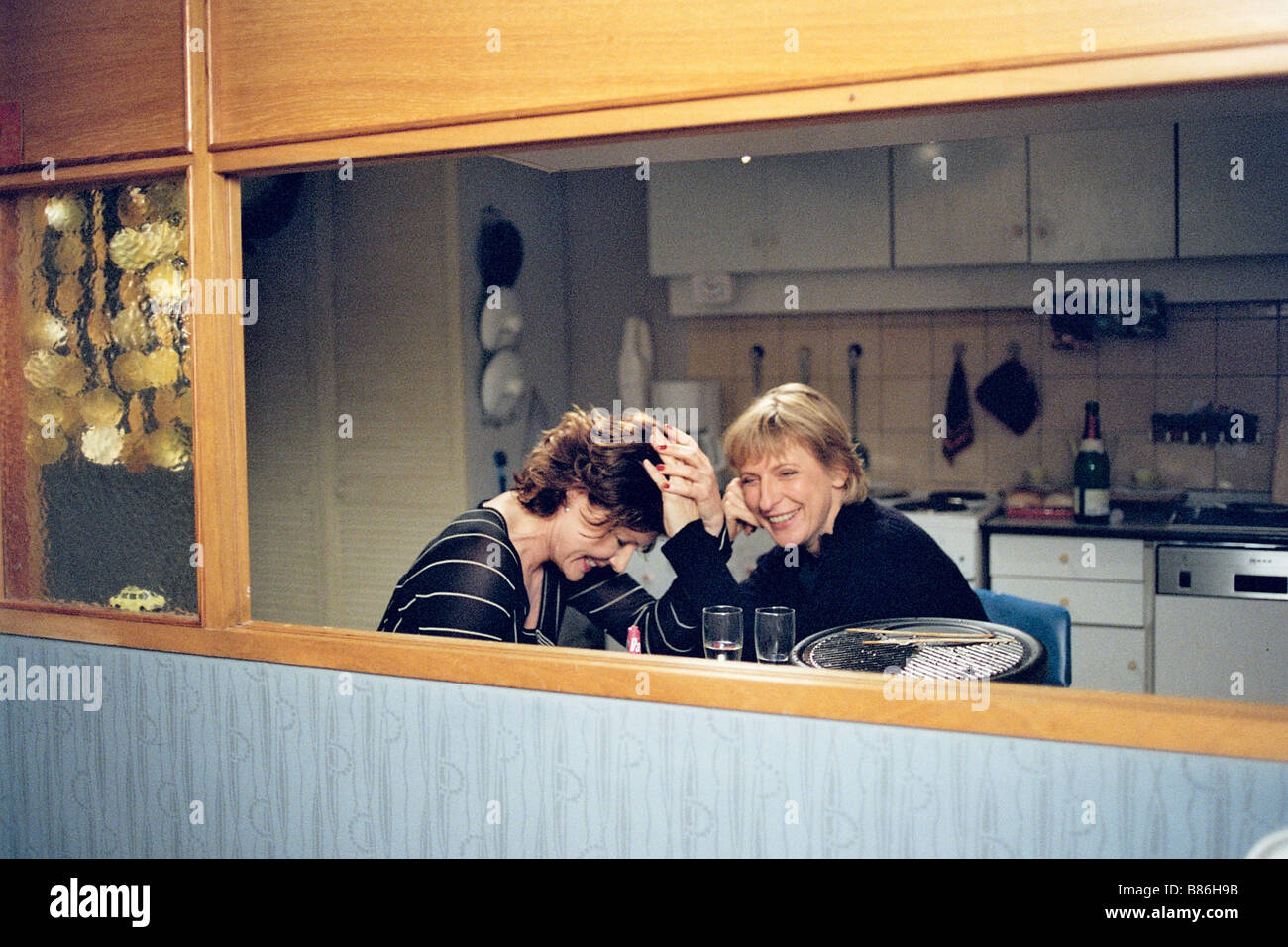 Nachbarinnen Nachbarinnen Jahr: 2004 - Deutschland Grazyna Szapolowska, Dagmar Manzel Regie: Franziska Meletzky Stockfoto