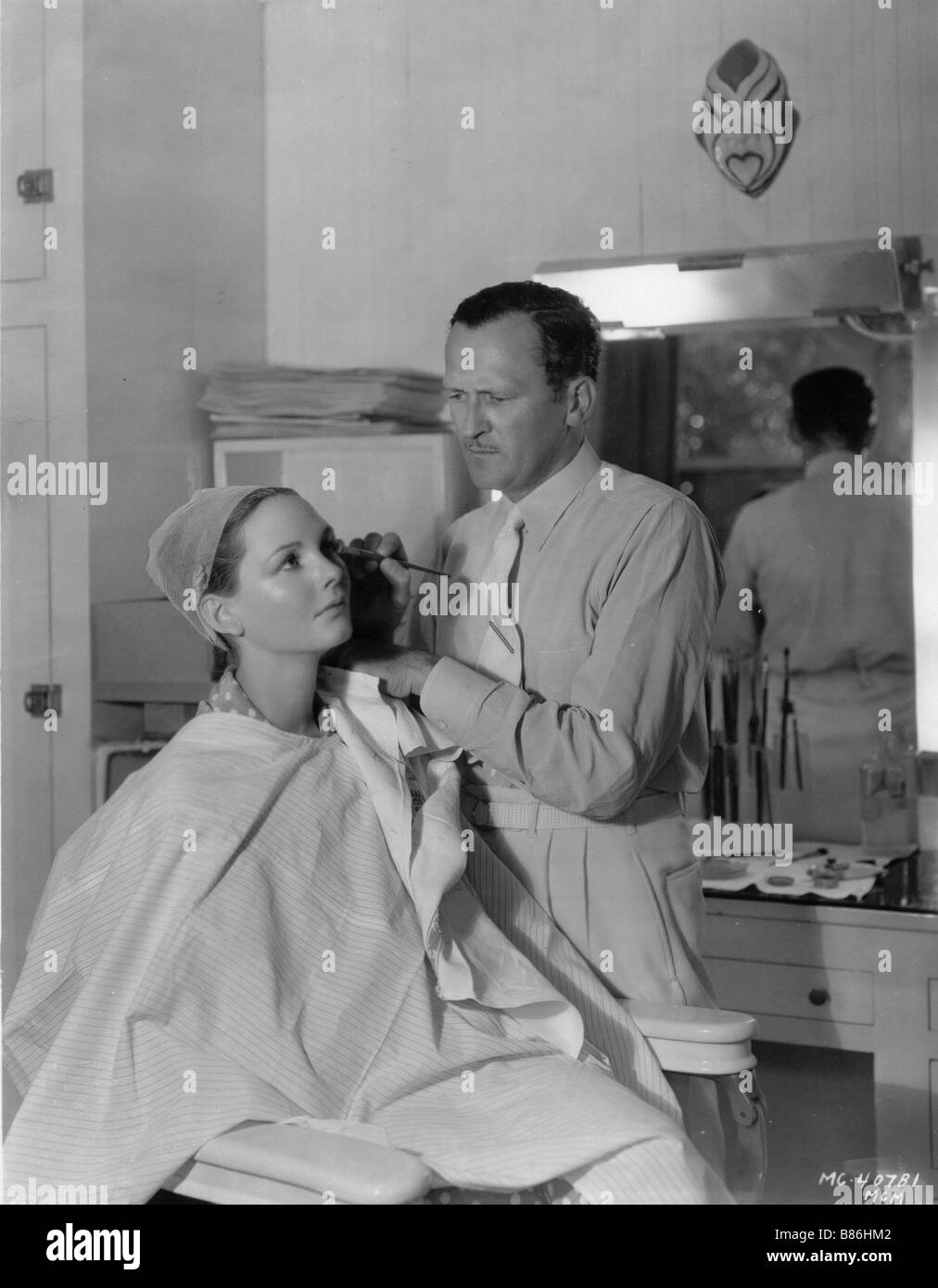 Jack Jack Jack Dawn Dawn Dawn (Make-Up Abteilung/maquilleur), Elizabeth Allan am Set von tournage: La Marque du Vampire, Markierung der Vampir Année : 1935 - USA Stockfoto