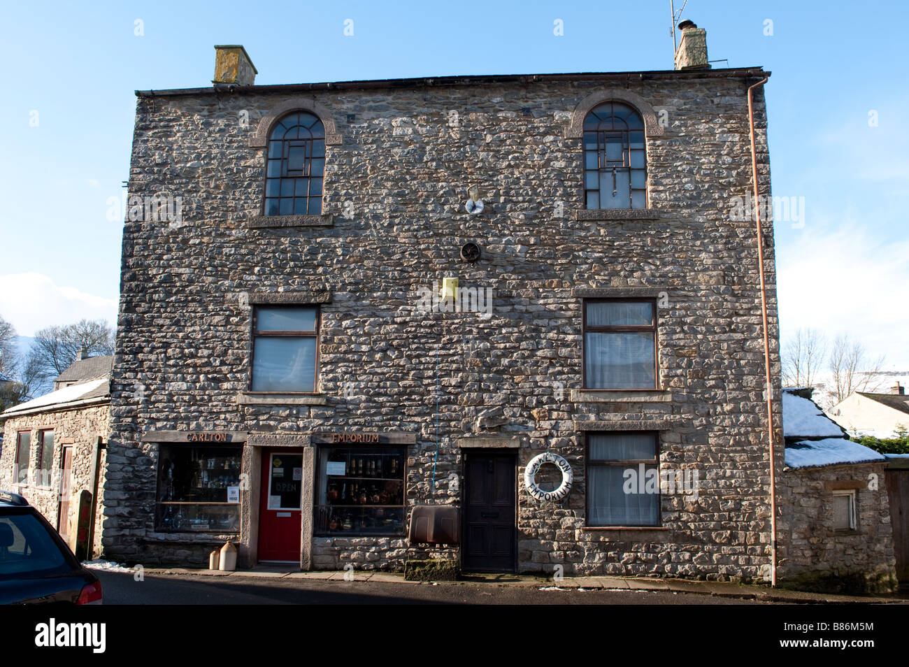Drei Etagen Stein erbaute Anwesen in Castleton Stockfoto