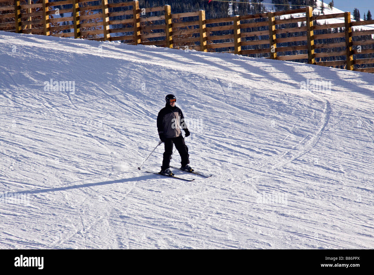 Skifahrer auf der Piste in Vail Colorado Stockfoto