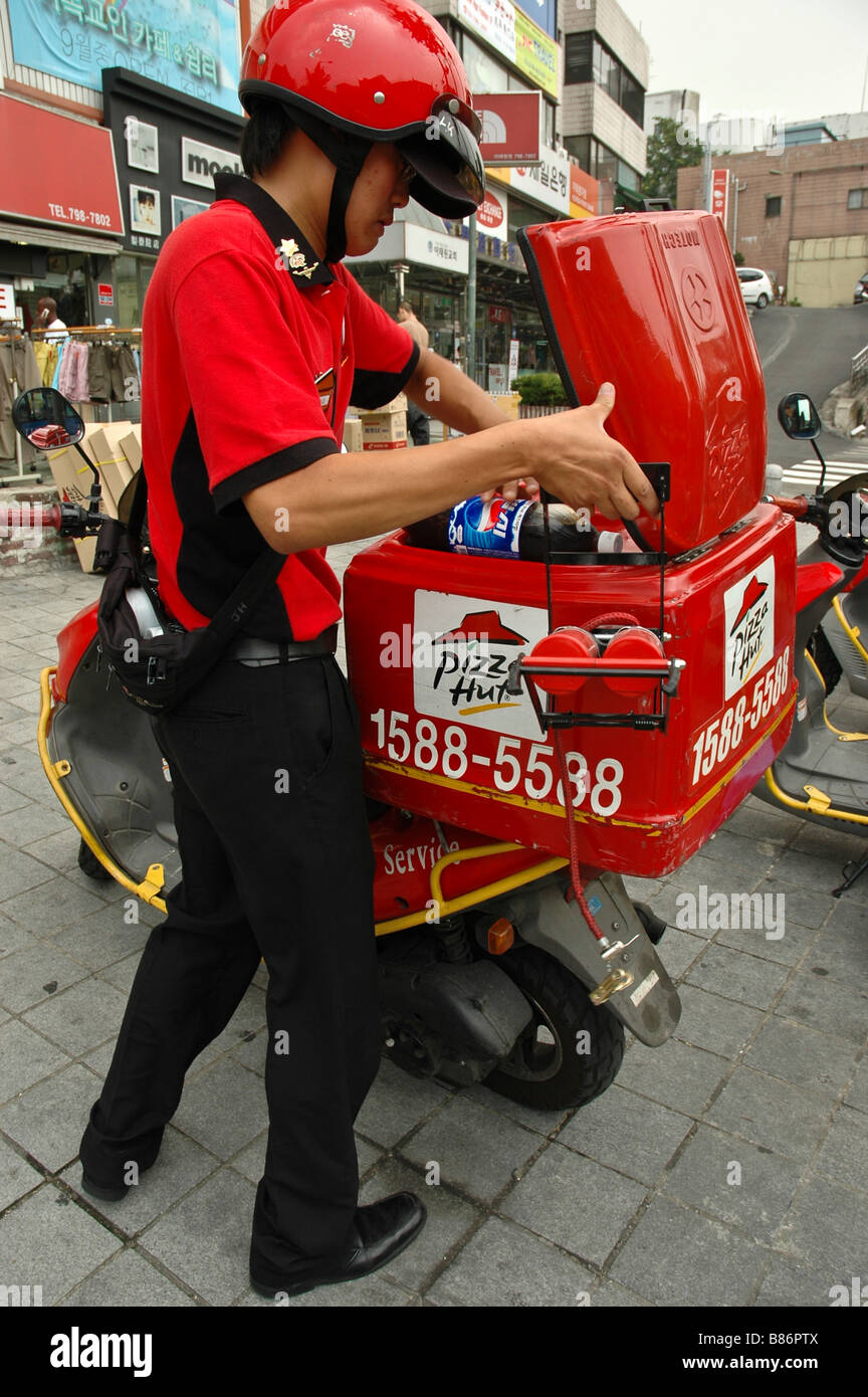 Pizza Hut-Lieferant Stockfoto