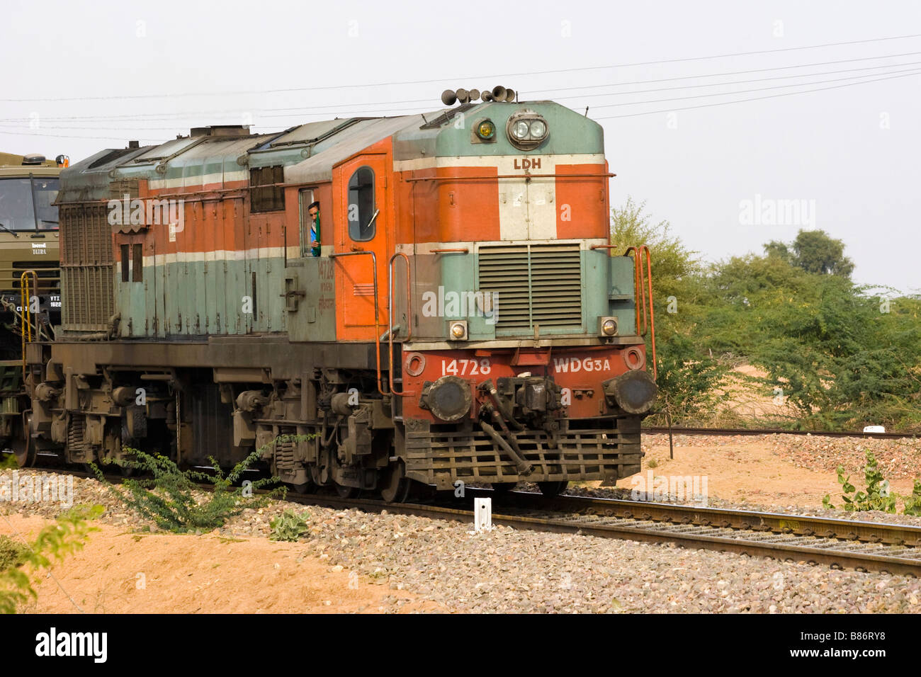 Zug am Bahnhof Rajasthan Indien Stockfoto