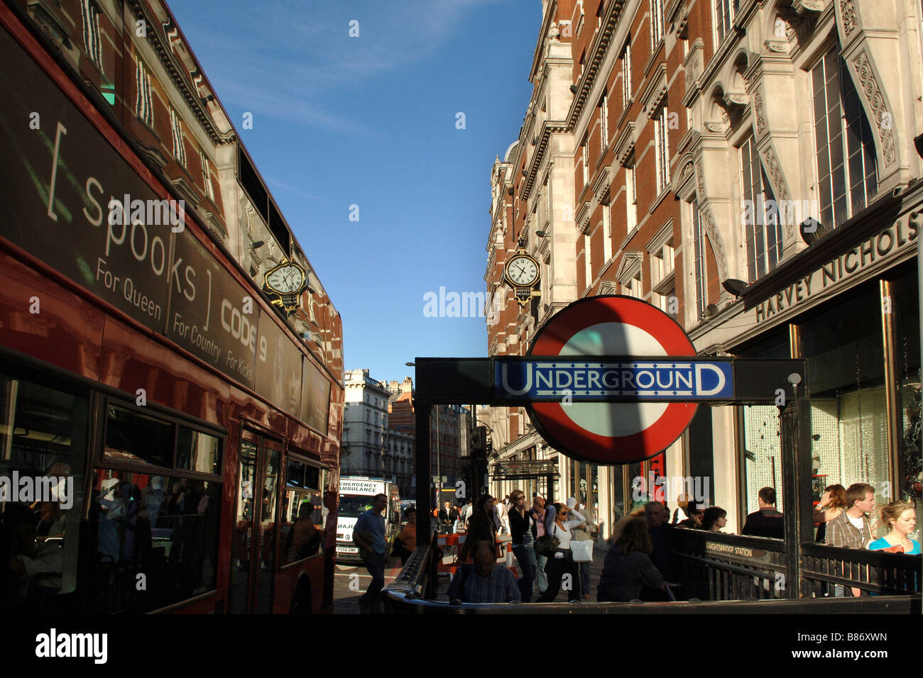 Kensingston Gardens Shopping London Groß Britannien 2008 Kensingston Gardens Shopping London Großbritannien 2008 Stockfoto