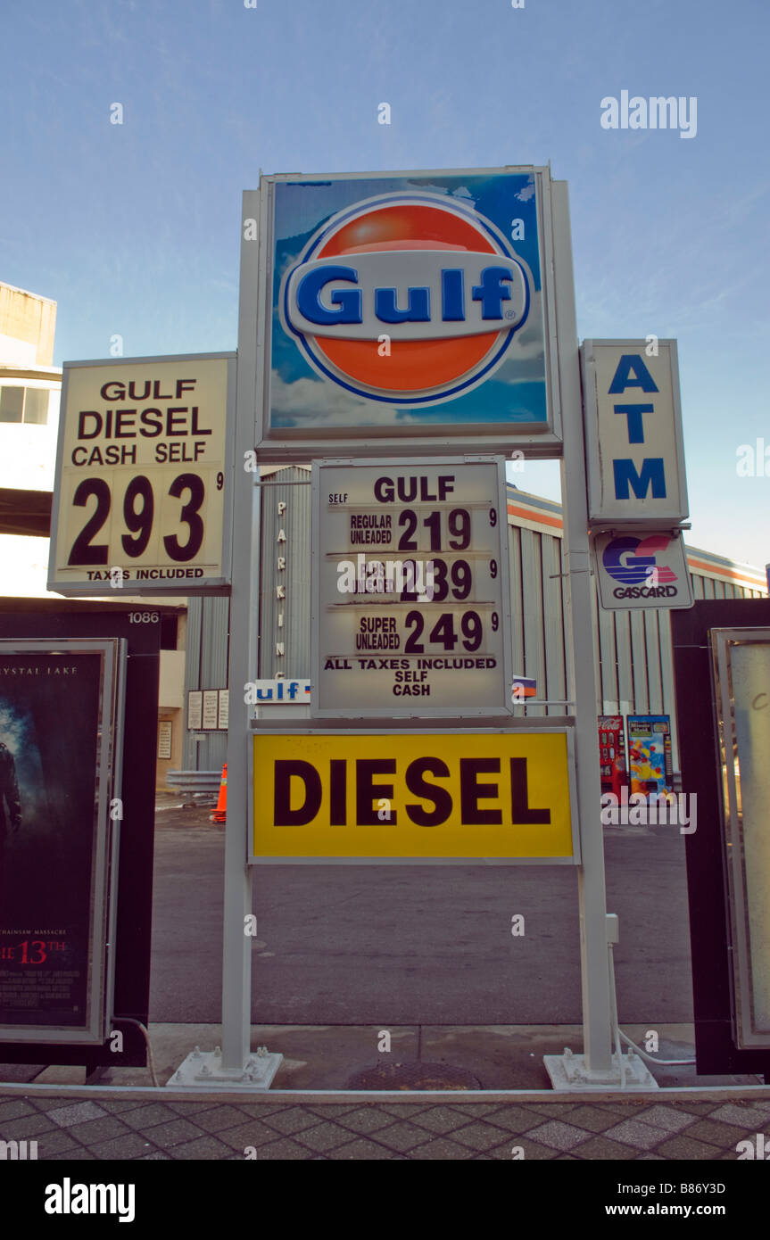 Gulf-Tankstelle wie auf der East Side von New York auf Sonntag, 8. Februar 2009 Frances M Roberts Stockfoto