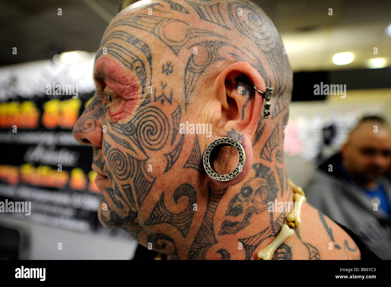 Ein schwer tätowiert Mann auf der Brighton Tattoo Convention UK Stockfoto