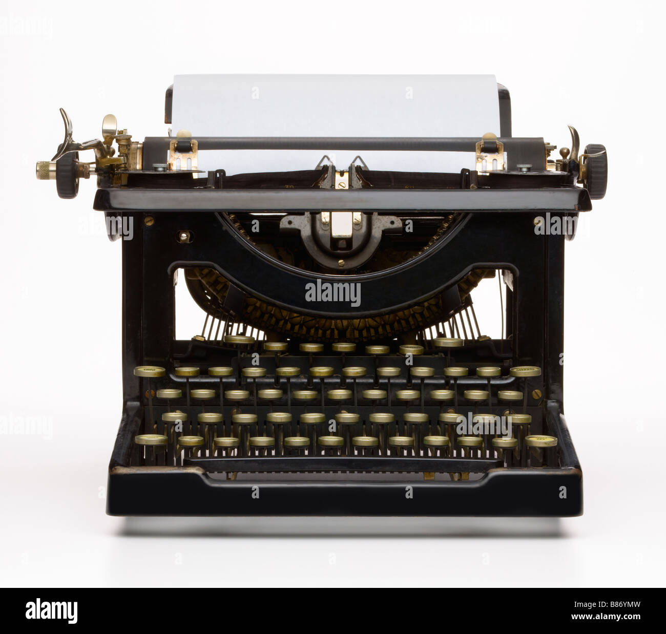 alte Schreibmaschine mit Papier Stockfoto