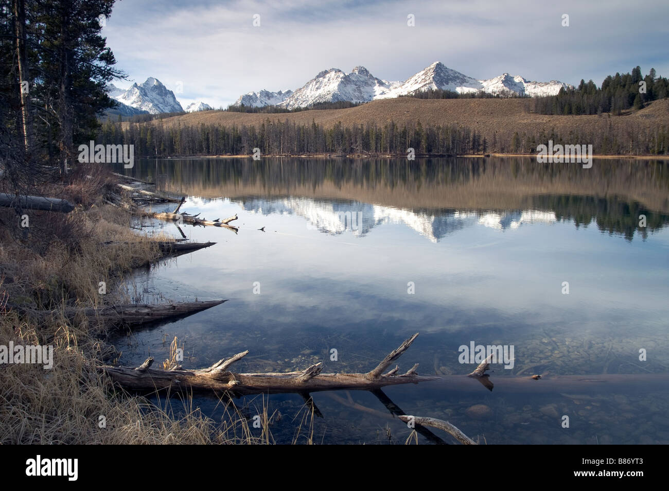 Rotbarsch-See und dem Sägezahn Gebirgszug in der Nähe von Sun Valley Idaho Stockfoto