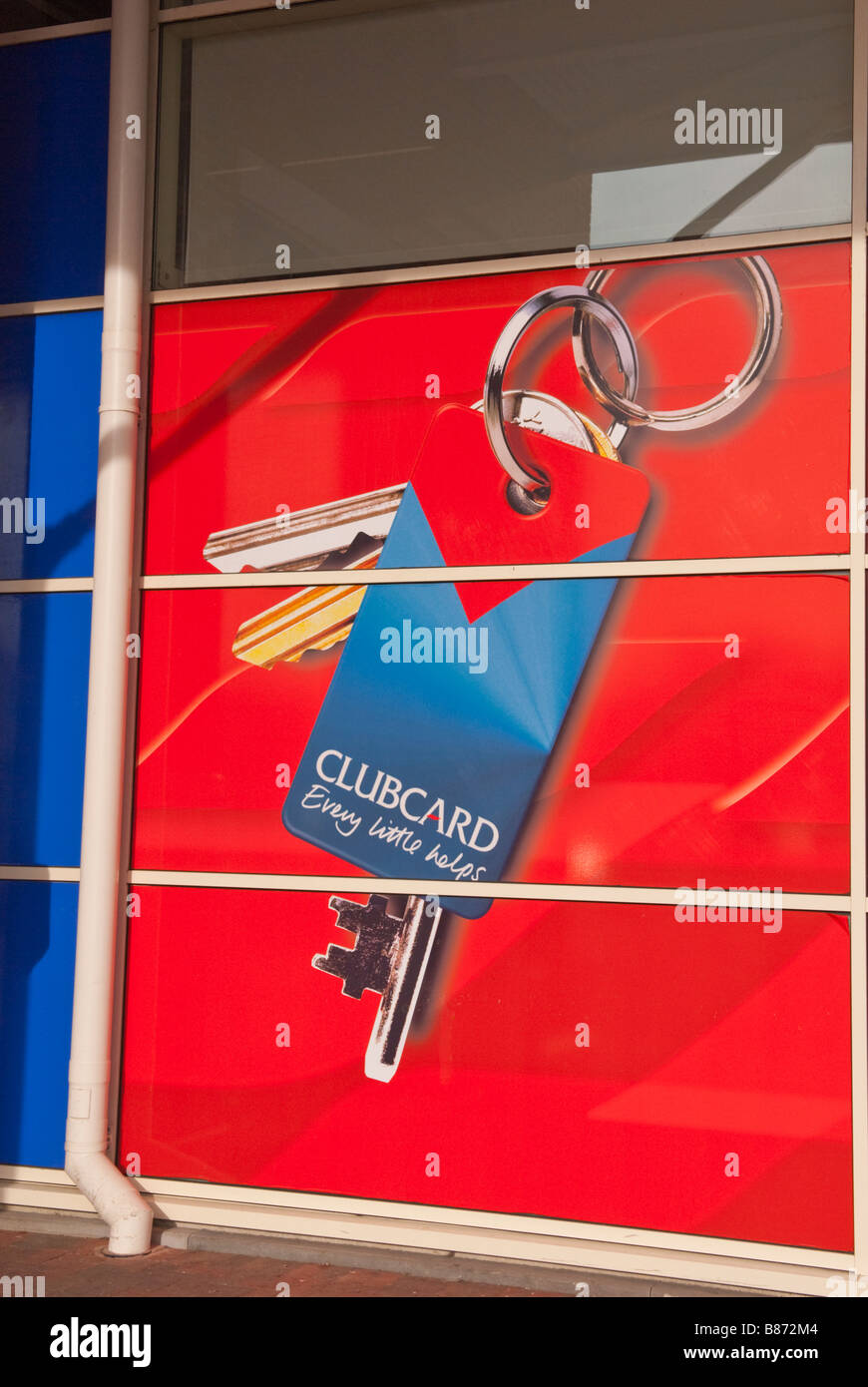 Tesco Clubcard Werbung im Fenster von Tesco Shop Shop im Vereinigten Königreich Stockfoto