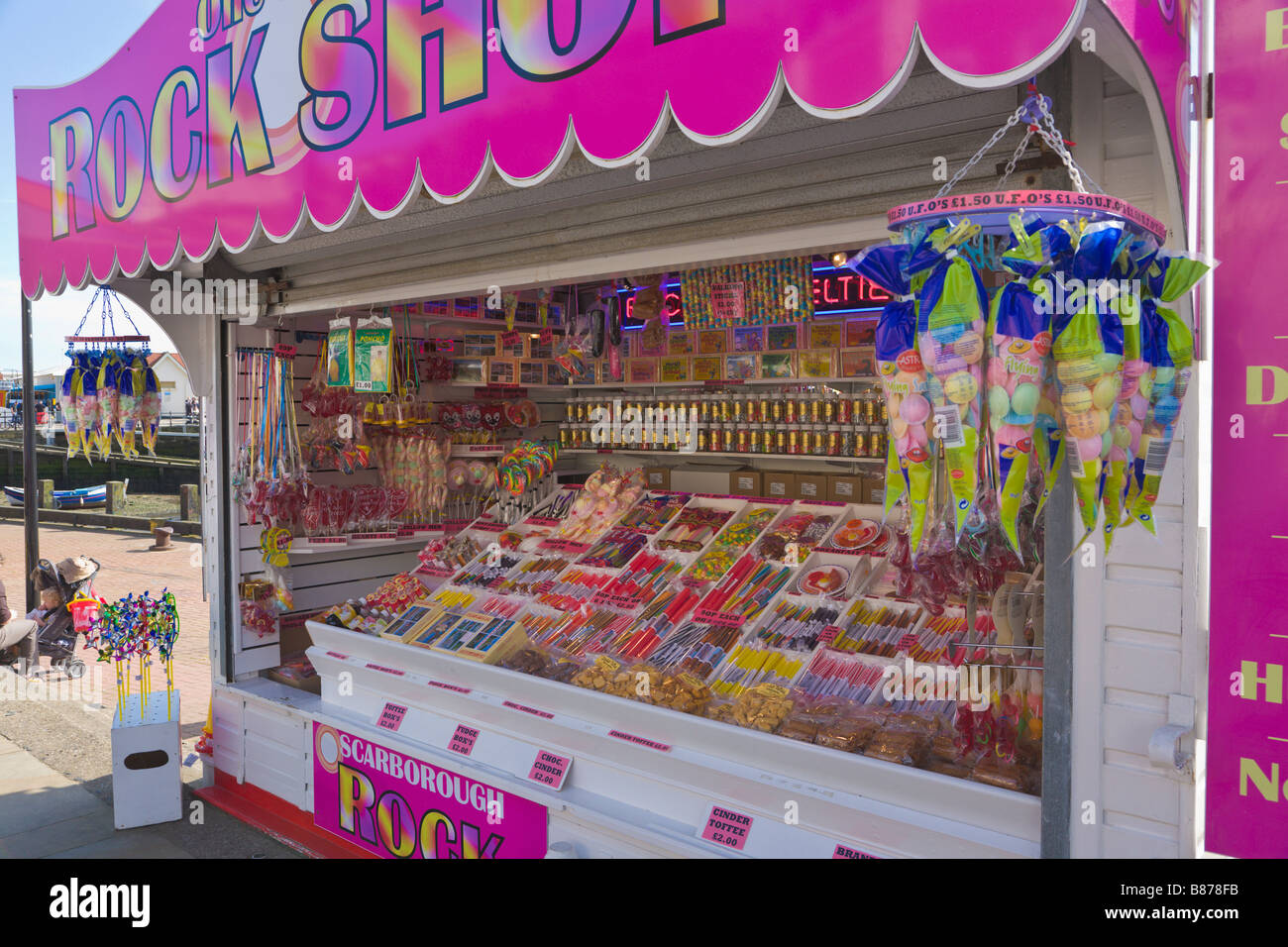 Stall, Verkauf von Rock und Süßigkeiten, Scarborough, "North Yorkshire", England Stockfoto