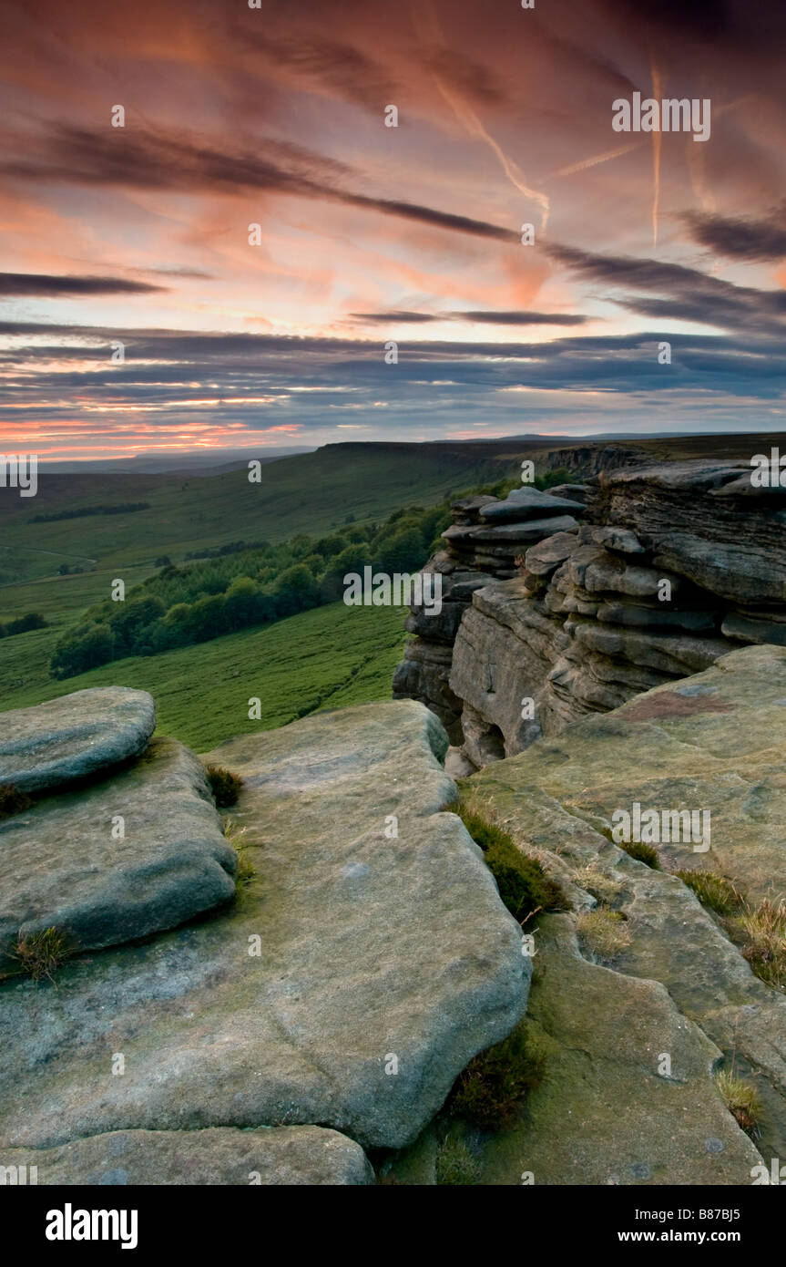 Stanage Edge bei Sonnenuntergang, Peak District National Park, Derbyshire, England, UK Stockfoto