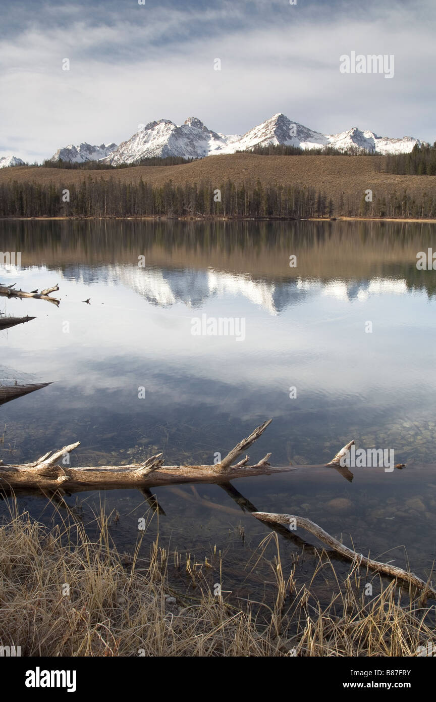 Rotbarsch-See und dem Sägezahn Gebirgszug in der Nähe von Sun Valley Idaho Stockfoto