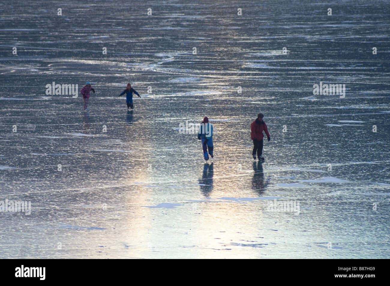 Ice Skater Kenai Lake Moose Pass Alaska Stockfoto