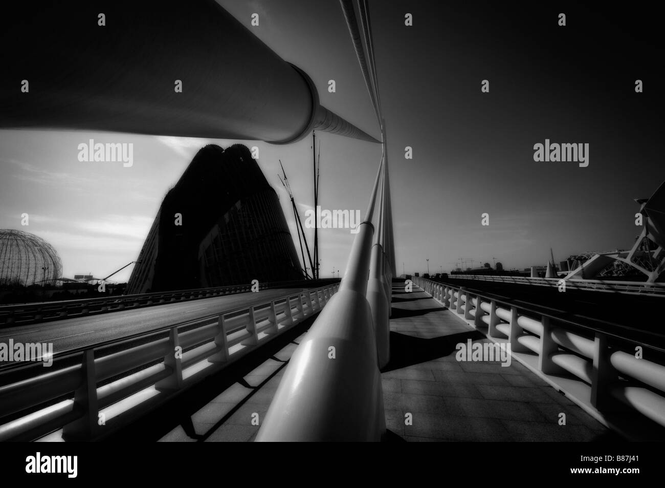 Gebäude "Agora" und 'L'Assut de l ' oder' Brücke (beide von Santiago Calatrava). Stadt der Künste und Wissenschaften Komplex. Valencia. Spanien. Stockfoto