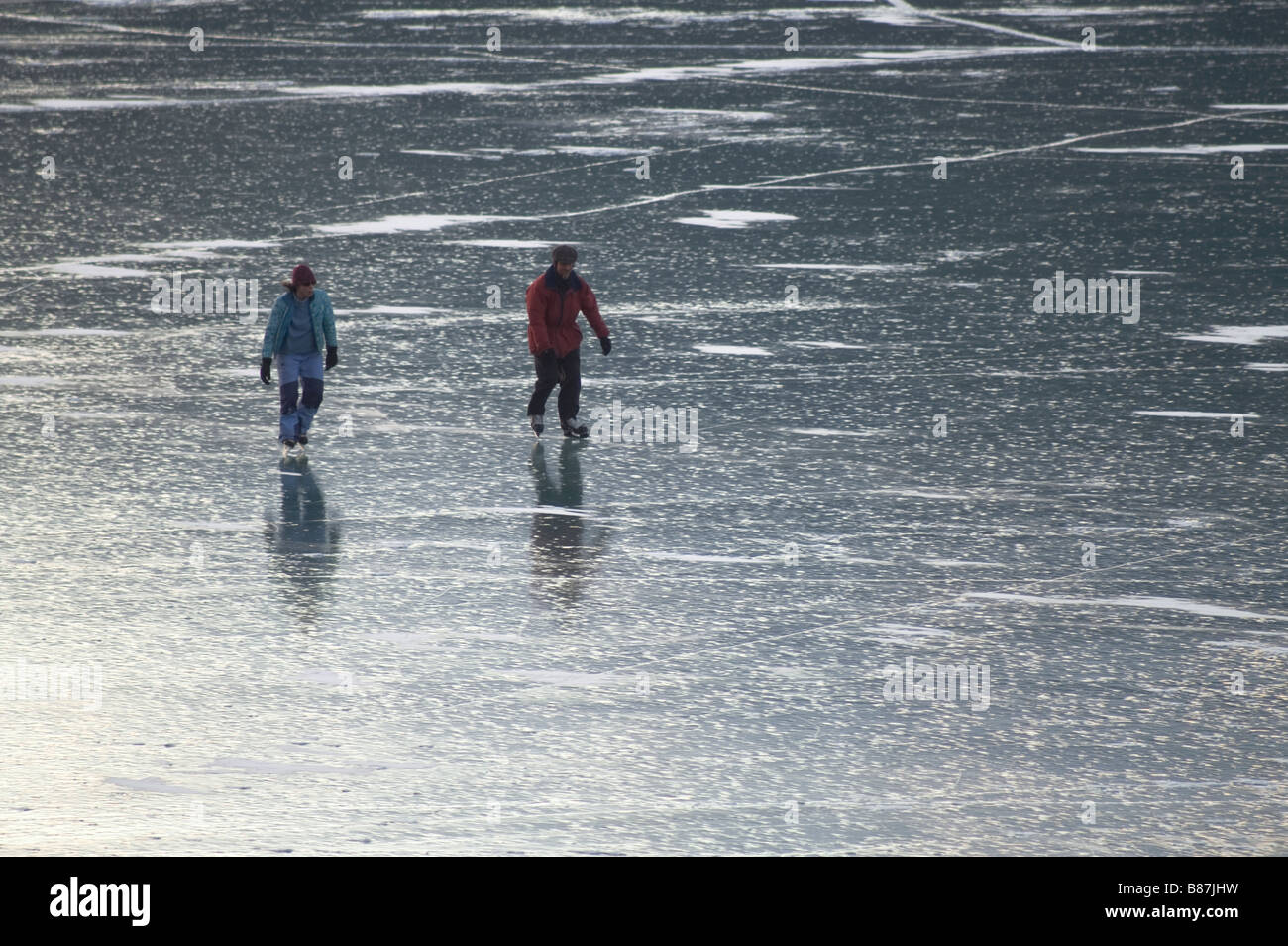 Ice Skater Kenai Lake Moose Pass Alaska Stockfoto