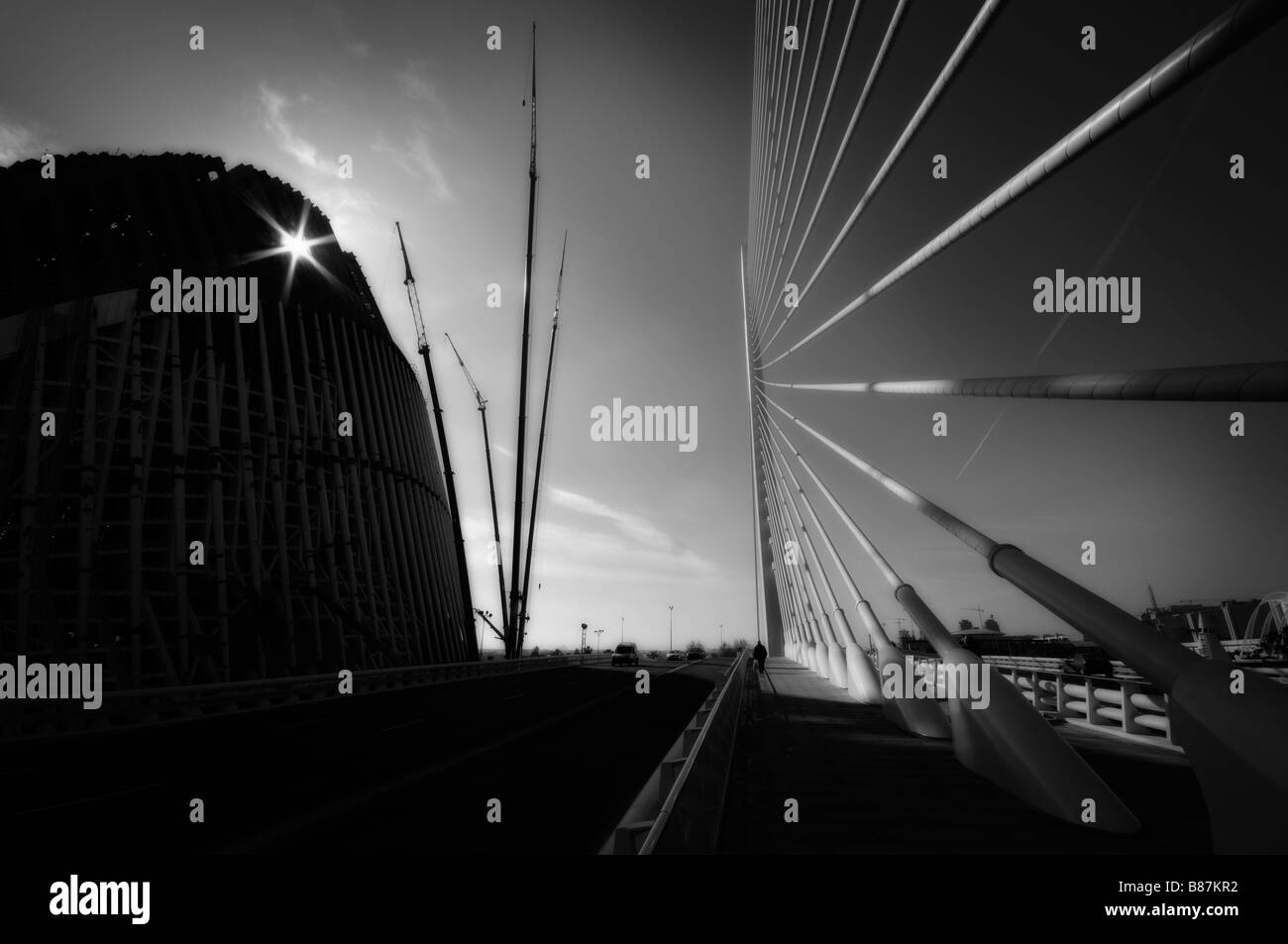 Gebäude "Agora" und 'L'Assut de l ' oder' Brücke (beide von Santiago Calatrava). Stadt der Künste und Wissenschaften Komplex. Valencia. Spanien. Stockfoto