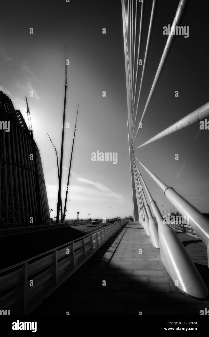 Gebäude "Agora" und 'L'Assut de l ' oder' Brücke (beide von Santiago Calatrava). Stadt der Künste und Wissenschaften Komplex. Valencia. Spanien. Stockfoto