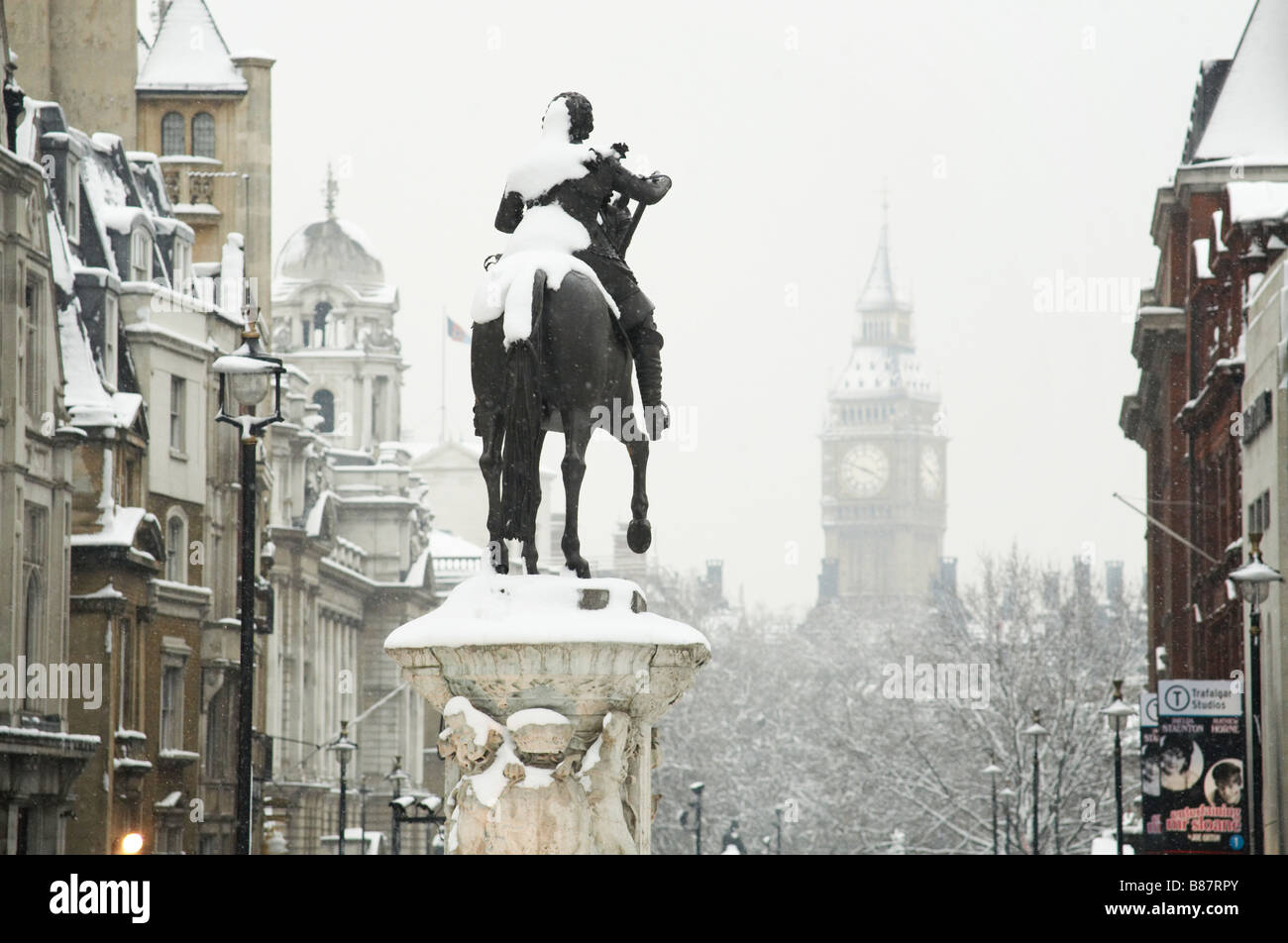 Schnee auf Whitehall in London England uk Winter Stockfoto