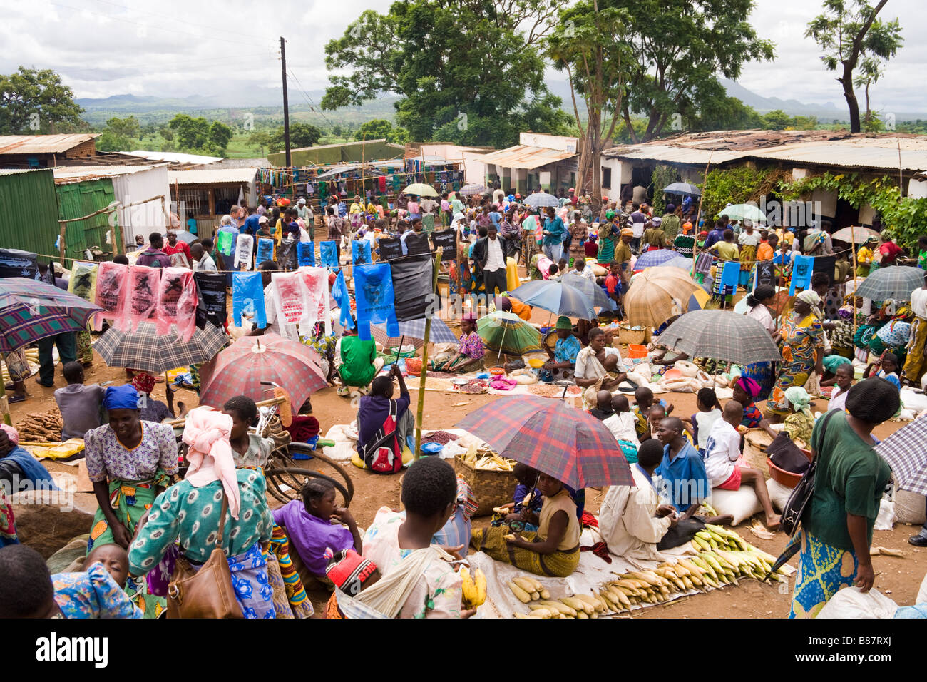 Der Samstagsmarkt in das Dorf Nkhoma, Malawi, Afrika Stockfoto