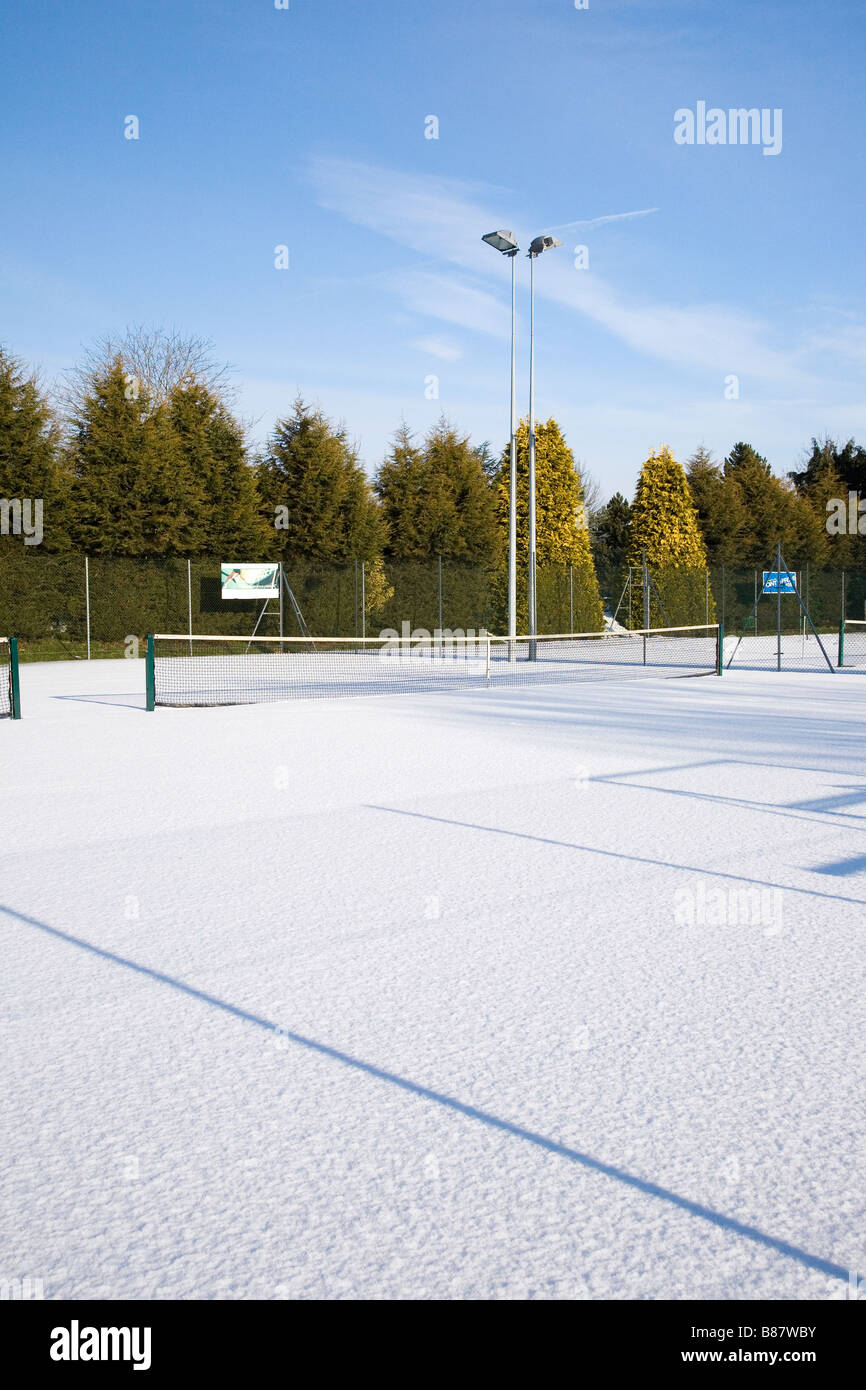 Tennisplätze, fotografiert im Winterschnee Stockfoto