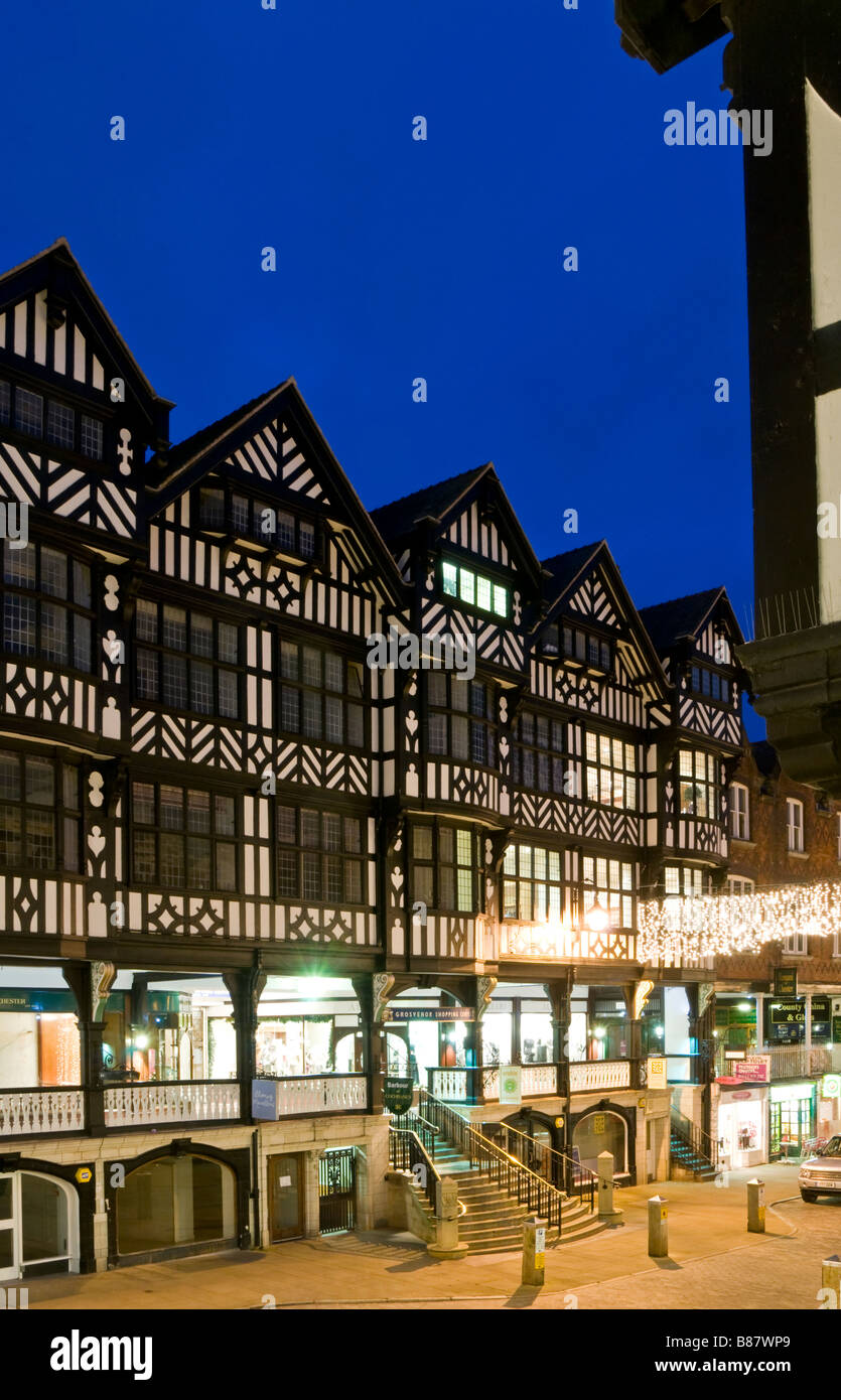 St Michaels Zeile bei Nacht, Bridge Street, Chester, Cheshire, England, UK Stockfoto