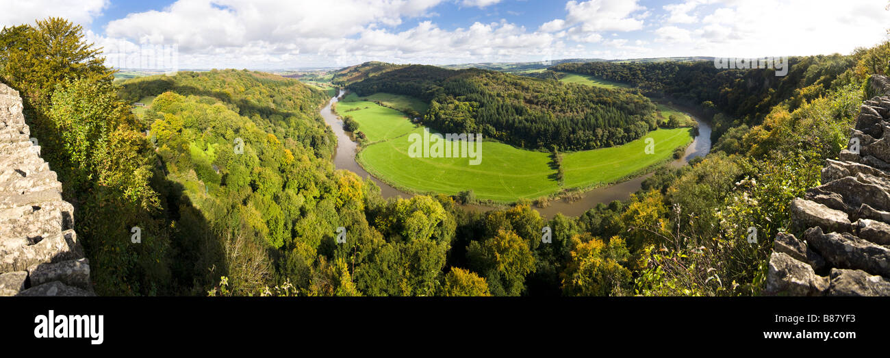 Einen Panoramablick über das Wye Valley aus der Sicht auf Symonds Yat Felsen, Gloucestershire Stockfoto