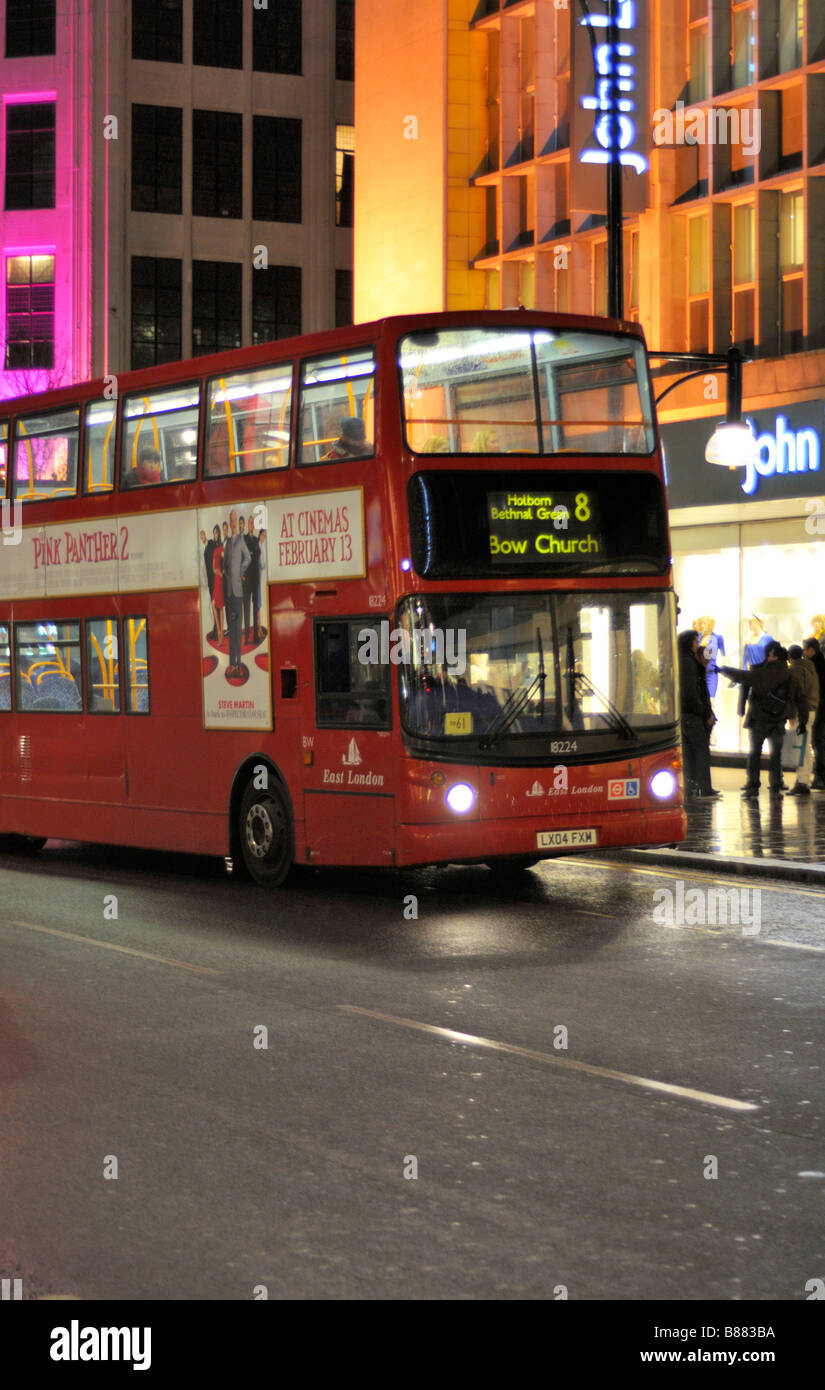 Double Decker Bus in Oxford Street London Großbritannien Stockfoto