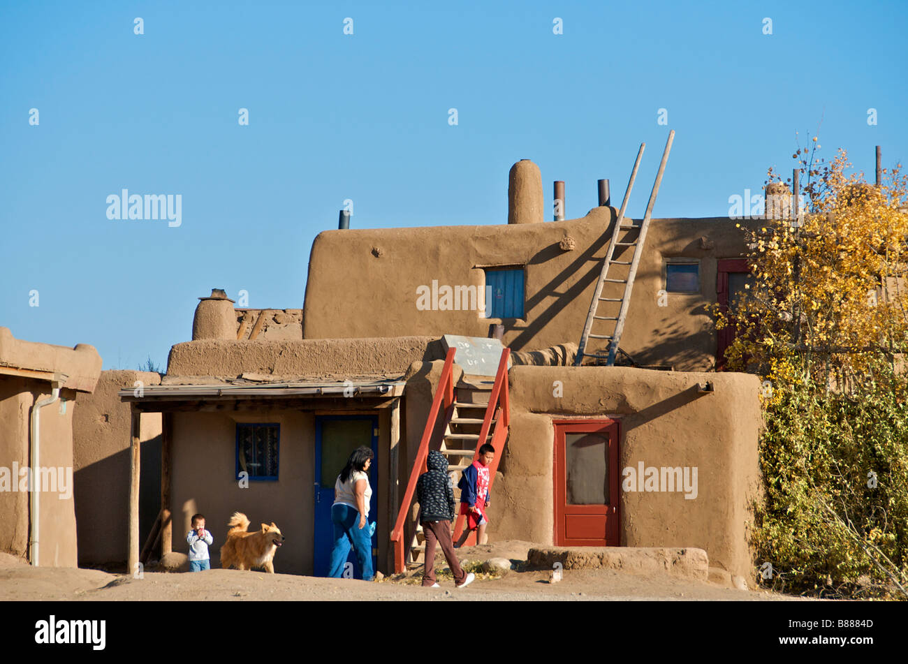 Bewohnten Adobe Häusern Taos Pueblo New Mexico USA Stockfoto