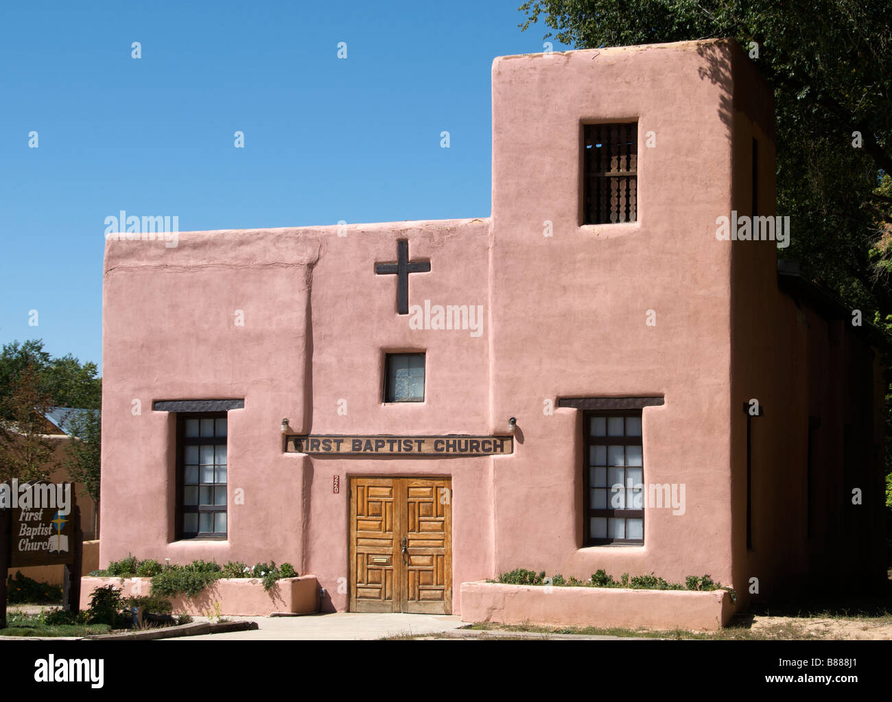 Typische Lehmarchitektur First Baptist Kirche Taos New Mexico USA Stockfoto