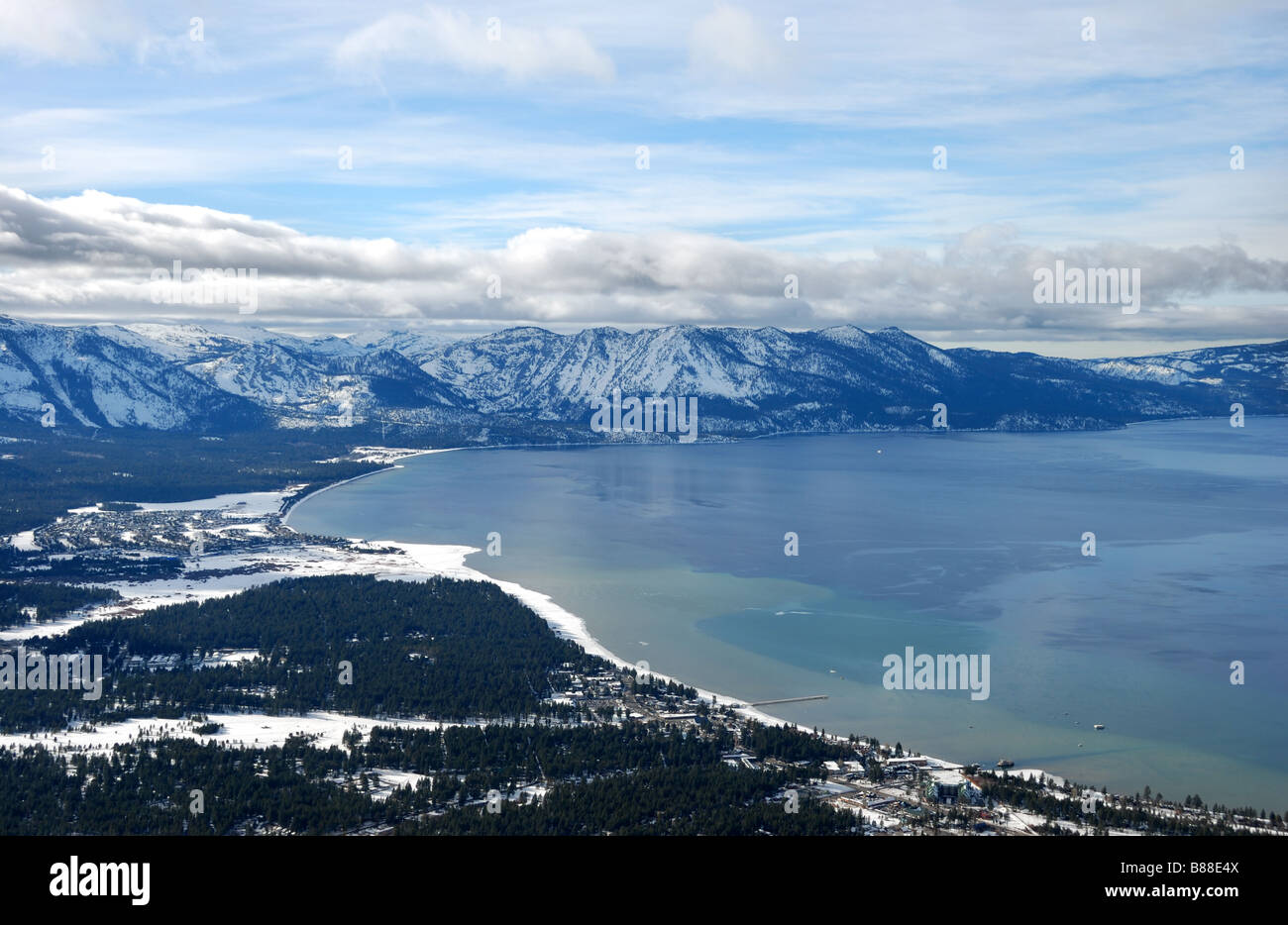 Blick vom himmlischen Skigebiet am South Lake Tahoe im winter Stockfoto