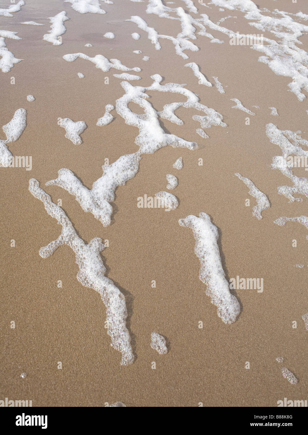 Muster auf dem Sand am Strand Newton, Porthcawl, an einem winterlichen Tag Stockfoto