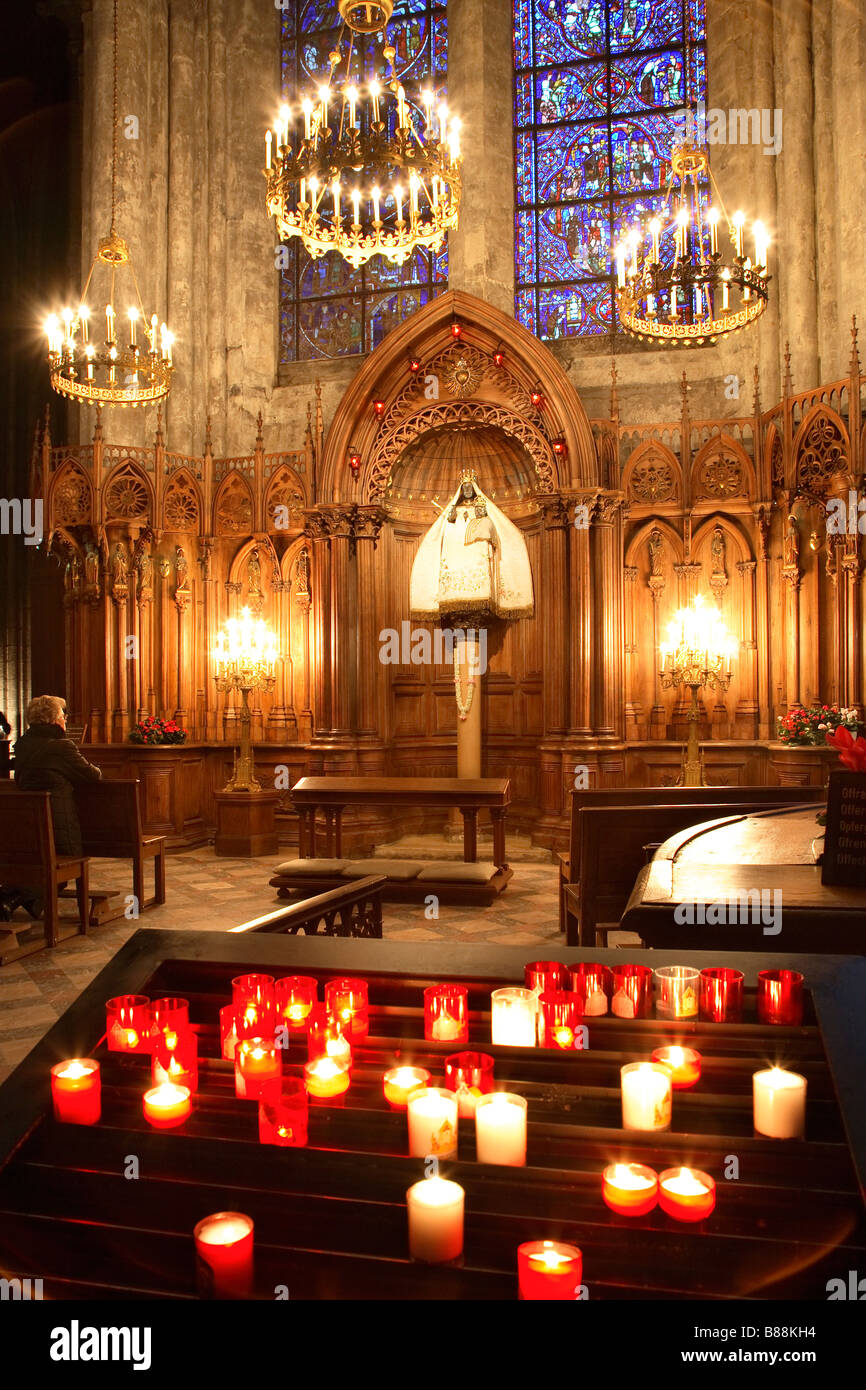 CHARTRES KATHEDRALE NOTREDAME DU PILIER Stockfotografie Alamy