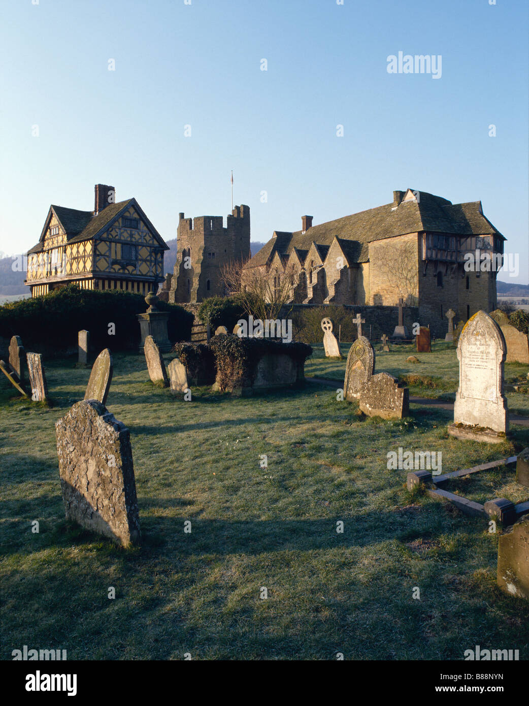 Stokesay Castle, Shropshire, Großbritannien. Eines der schönsten befestigten Herrenhäuser Englands, wurde es zwischen 1240 und 1290 von Laurence de Ludlow erbaut Stockfoto