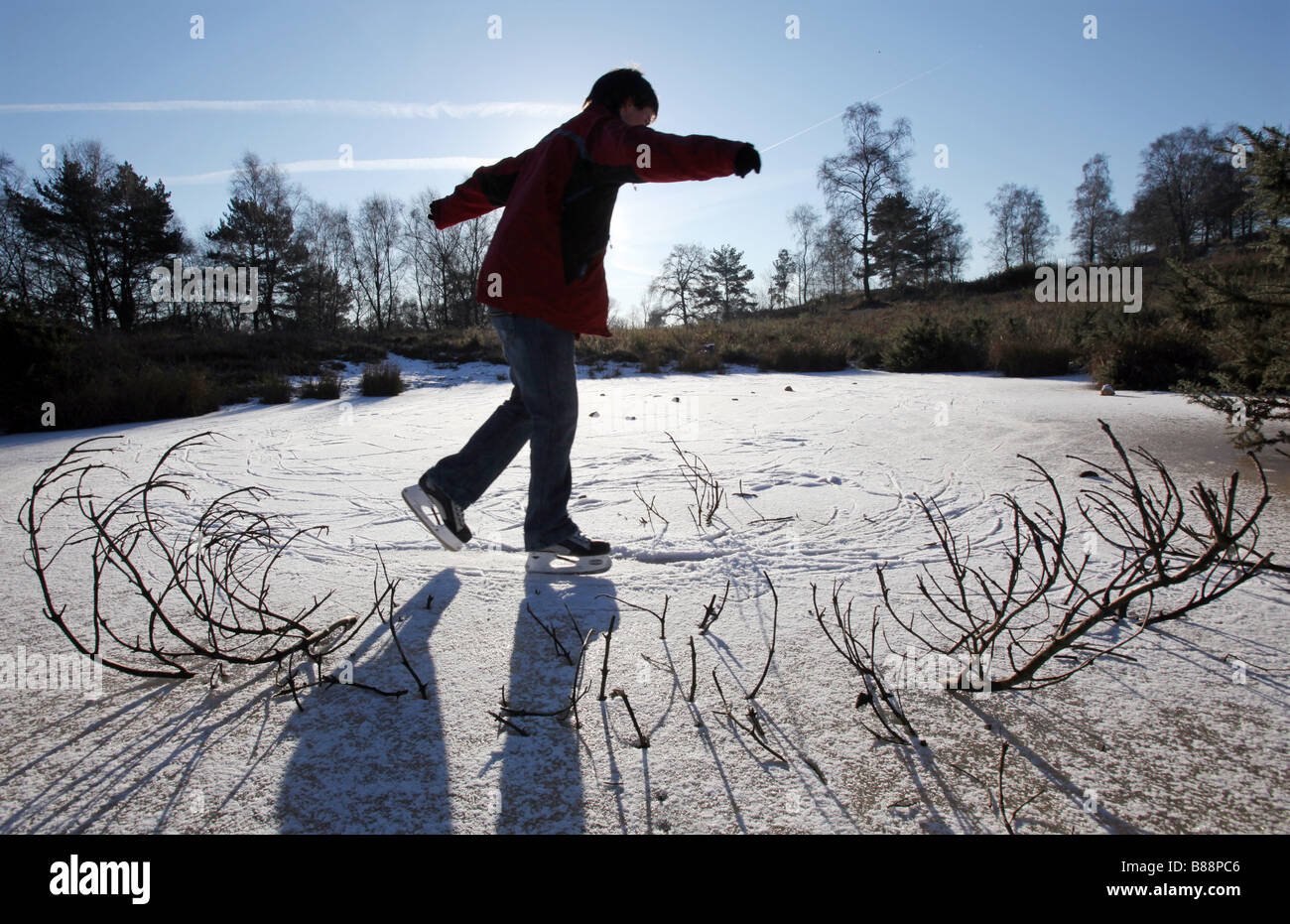 Eislaufen in gefrorenen Surrey Stockfoto