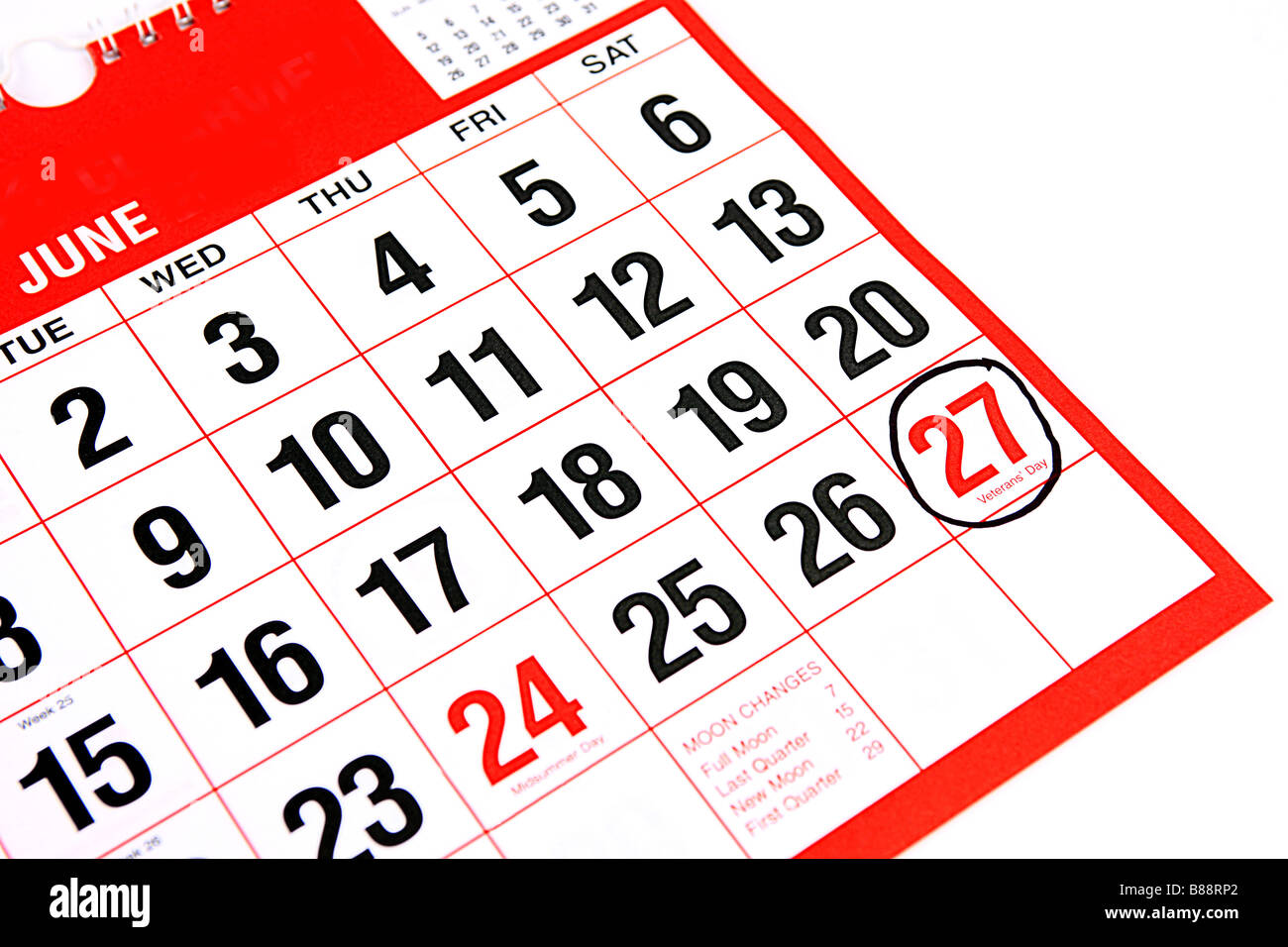 Kalender auf den Monat Juni mit einem schwarzen Ring um den 27. Veteranen-Tag Stockfoto