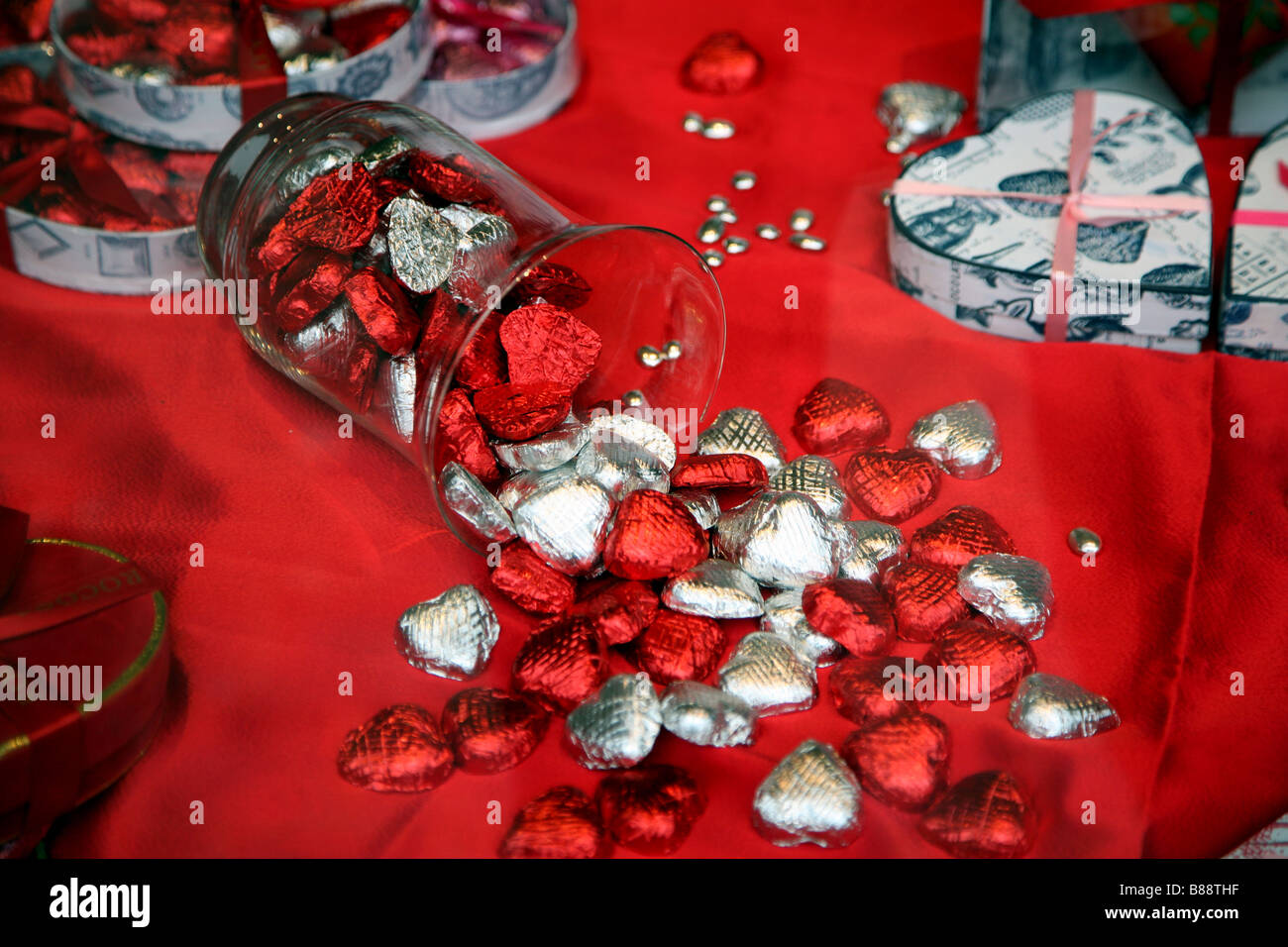 Valentinstag Pralinen in London chocolatier Stockfoto