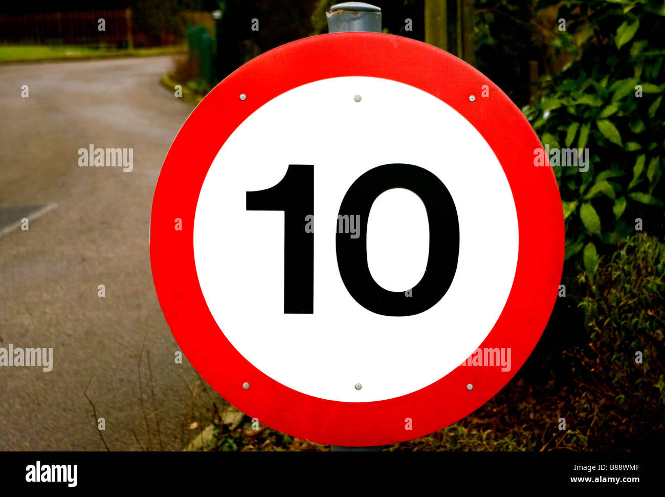 UK 10mph Road Sign Verkehrszeichen Stockfoto