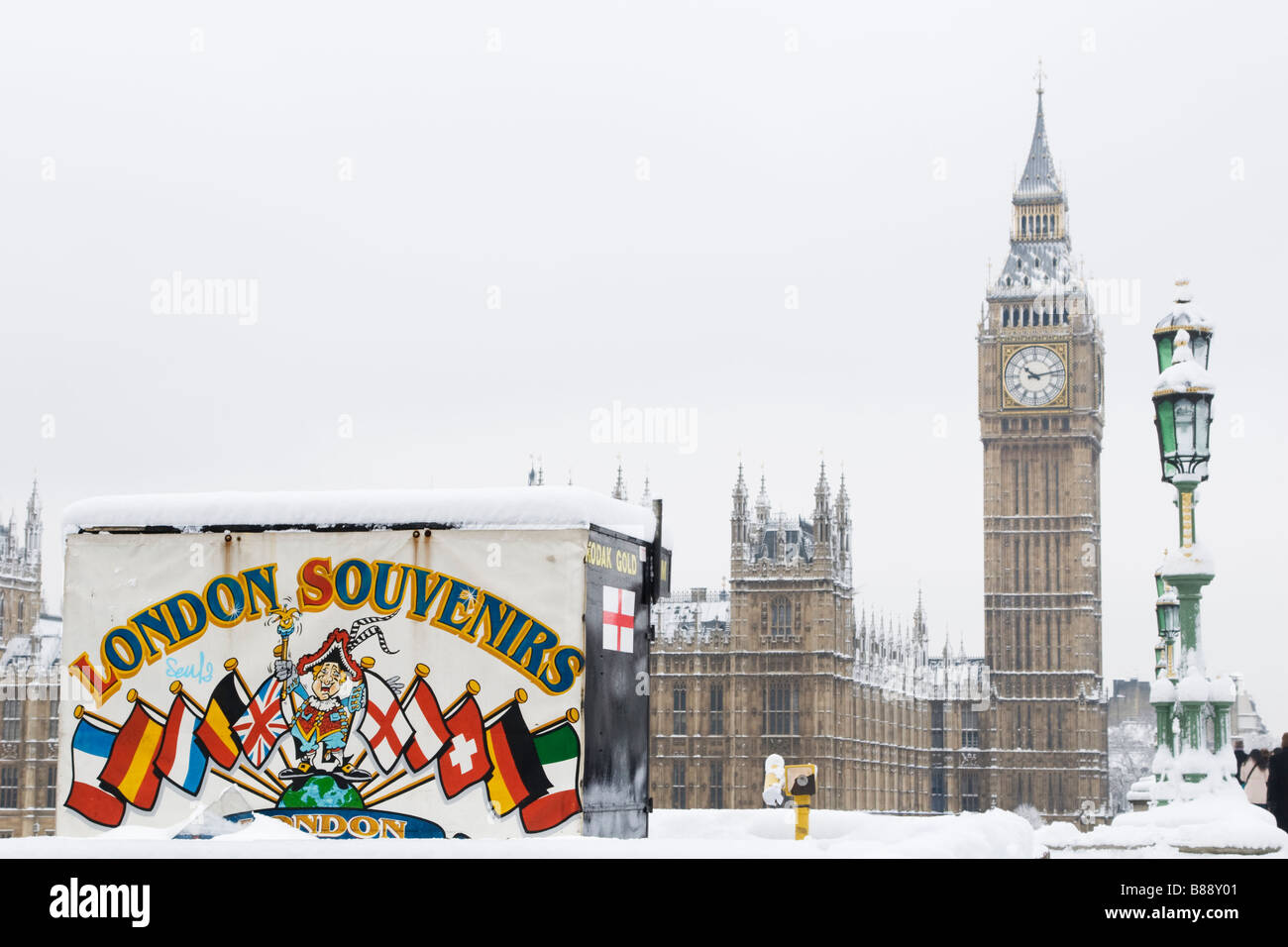 London-Souvenirs im Schnee Stockfoto