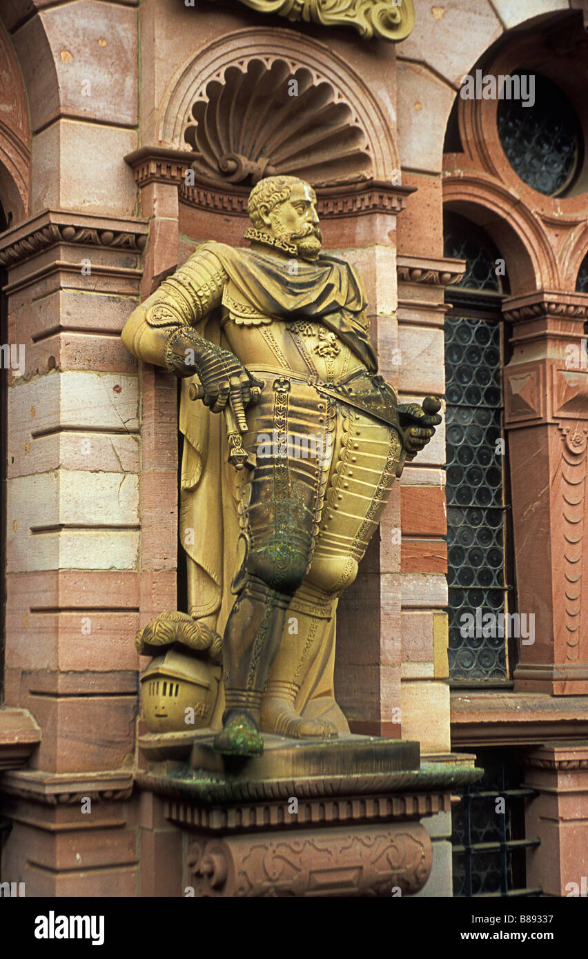 Statue an Innenwänden der Gotik und Renaissance-Schloss (Burg)-Heidelberg, Deutschland. Stockfoto