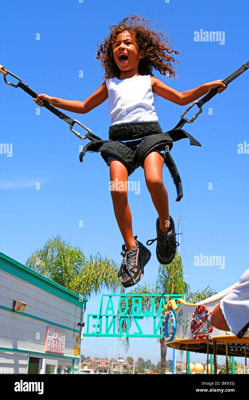 junge Mädchen, die Spaß an der Balboa Fun Zone Balboa Island Newport Beach Orange County California USA Herr Stockfoto