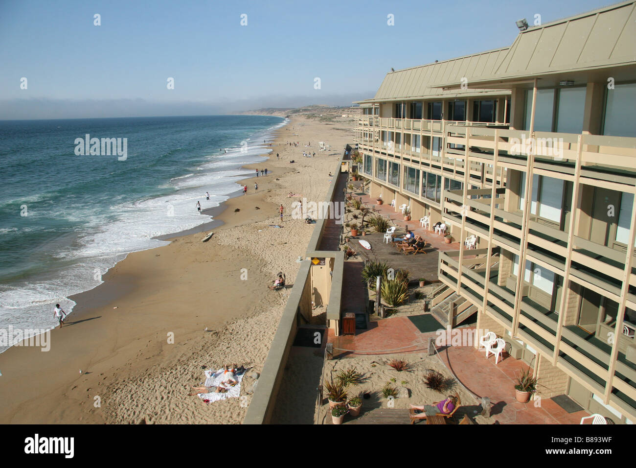 Blick auf den Strand und die Bucht von Best Western Beach Resort Monterey,  Monterey, Kalifornien Stockfotografie - Alamy