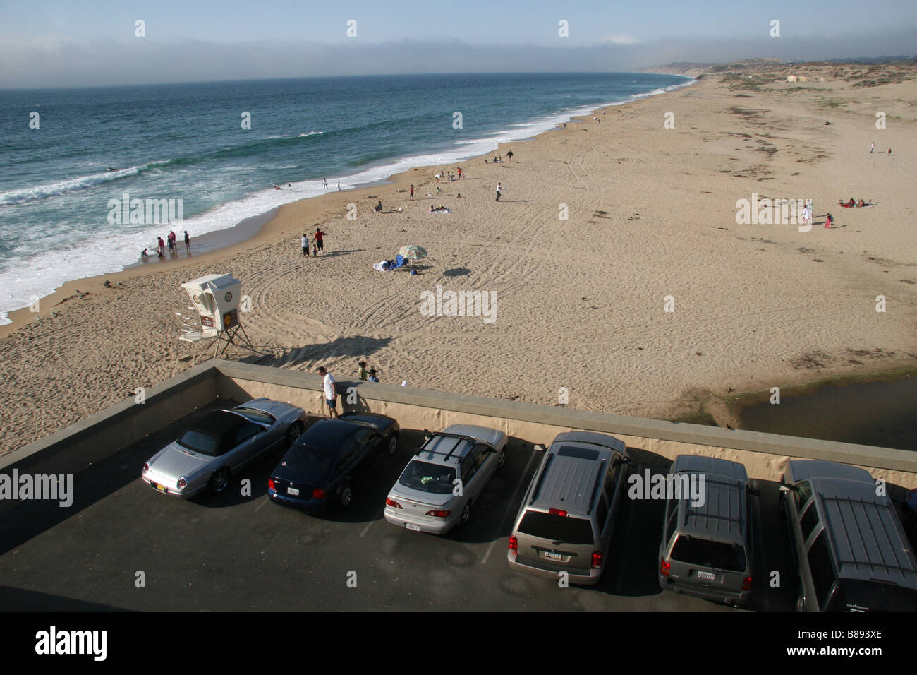 Parkplatz am Hotel nahe dem Strand, Monterey, Kalifornien. Stockfoto