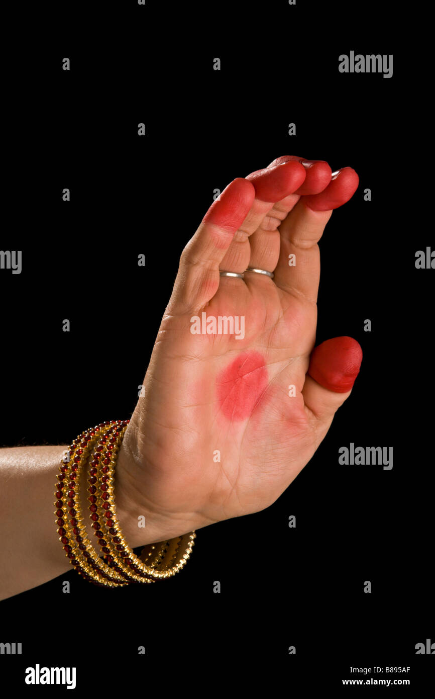 Frau Hand zeigen Sarpashira Hasta (Handgeste Mudra auch genannt) (d. h. Schlange Haube) der klassischen indischen Tanz Bharata Natyam Stockfoto