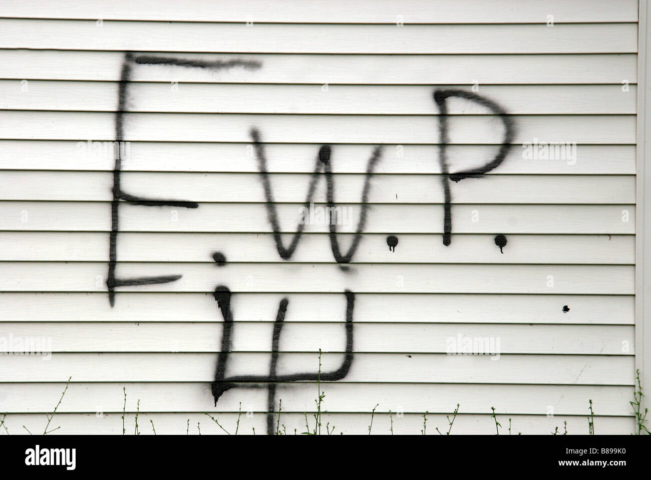 Bande Kennzeichnungen der Osten Warren Posse gesprüht an der Seite eines Hauses in Detroit Michigan/USA Stockfoto